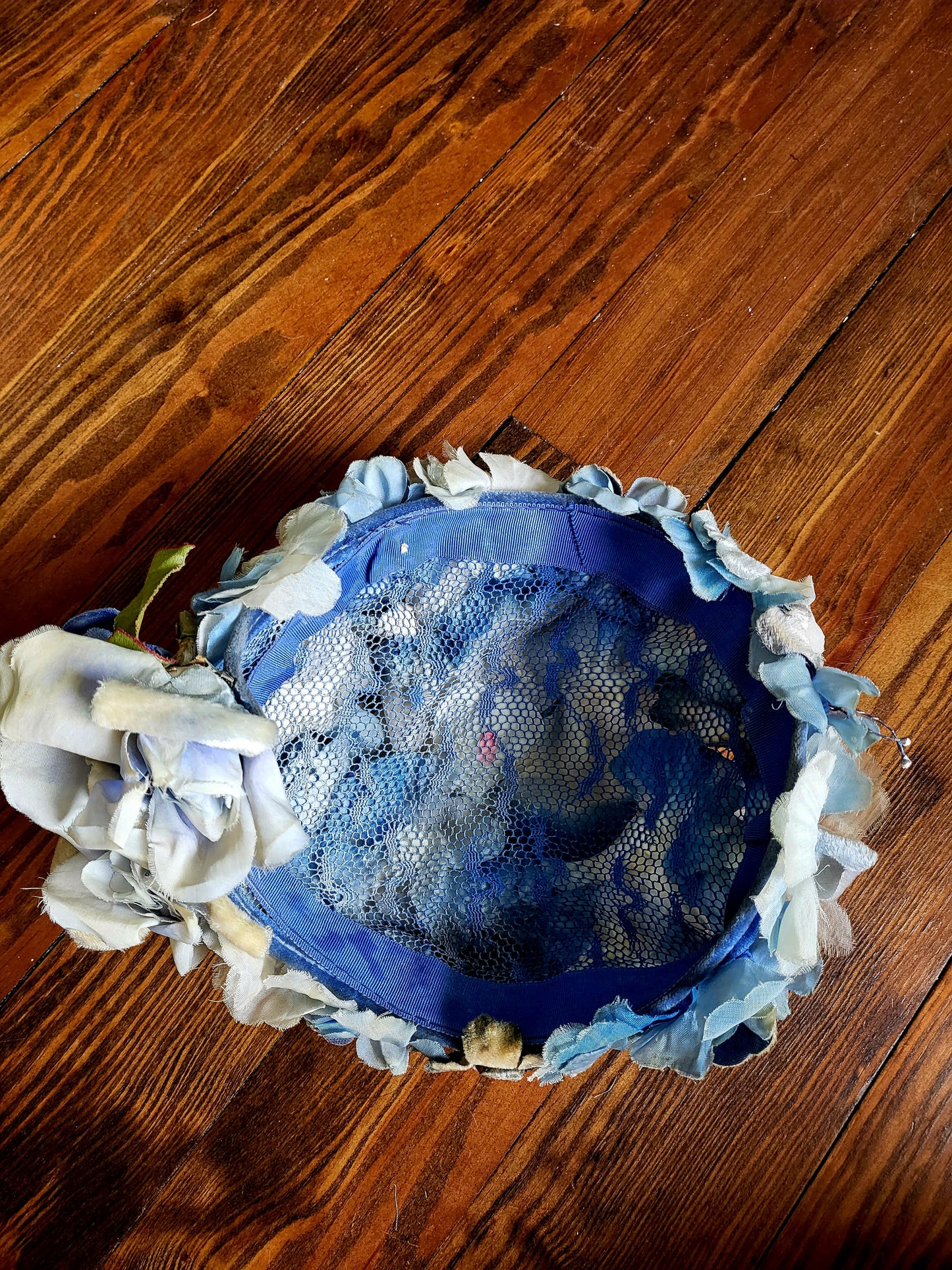 HAT5 - Vintage 1950s-1960s Cornflower Blue and Ivory Cotton Flower Fancy Topper