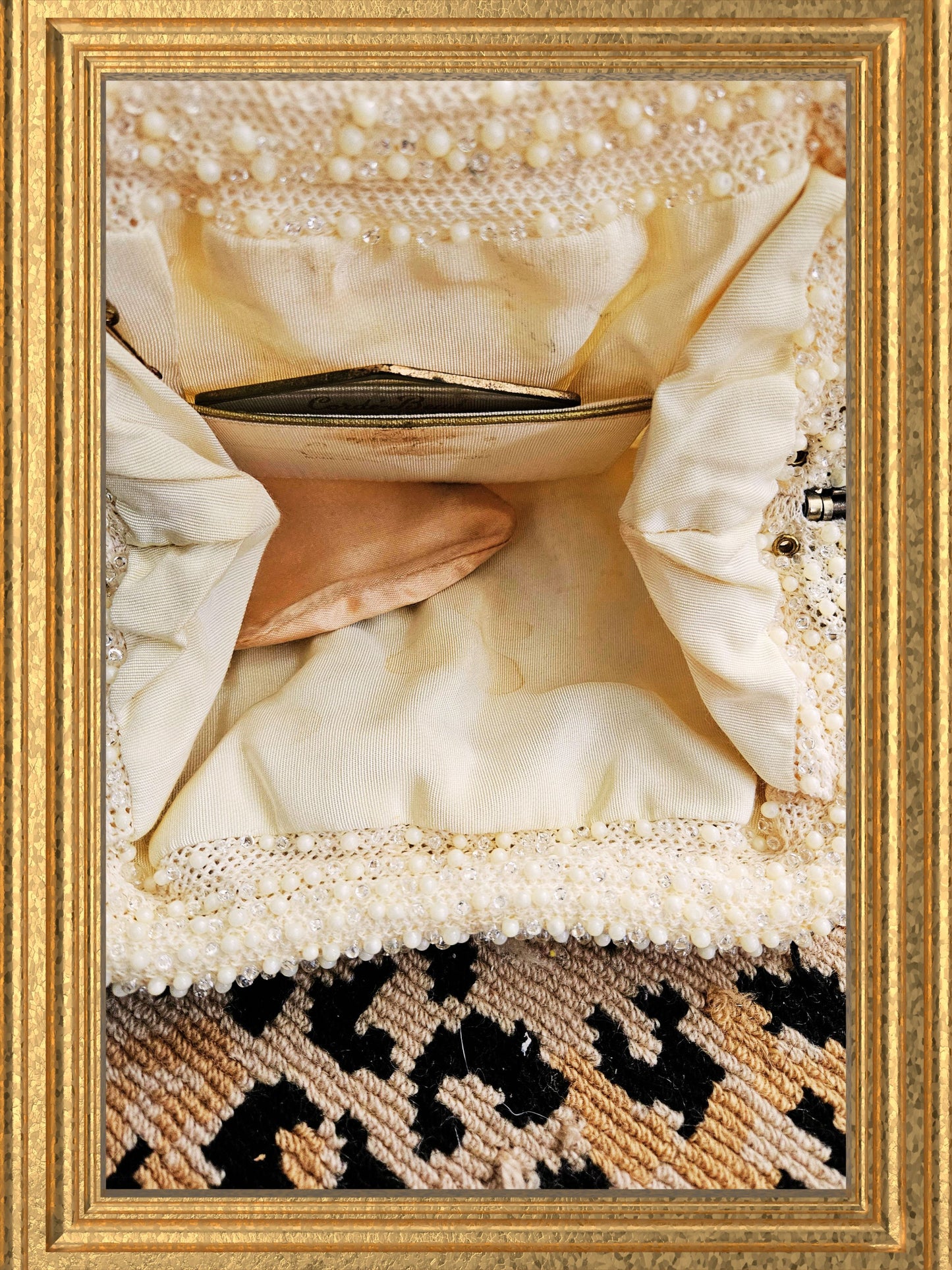 Style 2081 Vintage Lumured Cordé Bead Clutch