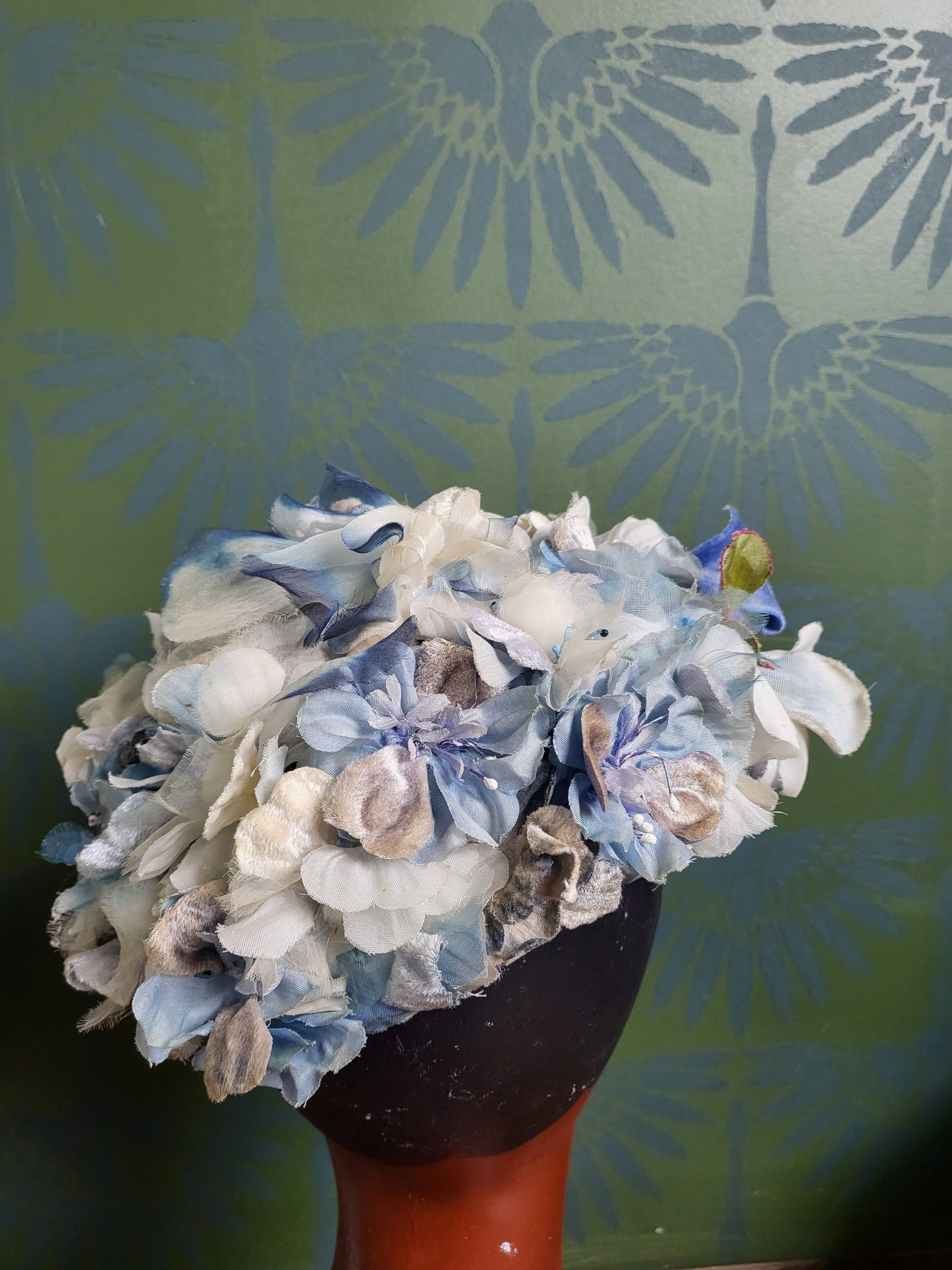 HAT5 - Vintage 1950s-1960s Cornflower Blue and Ivory Cotton Flower Fancy Topper