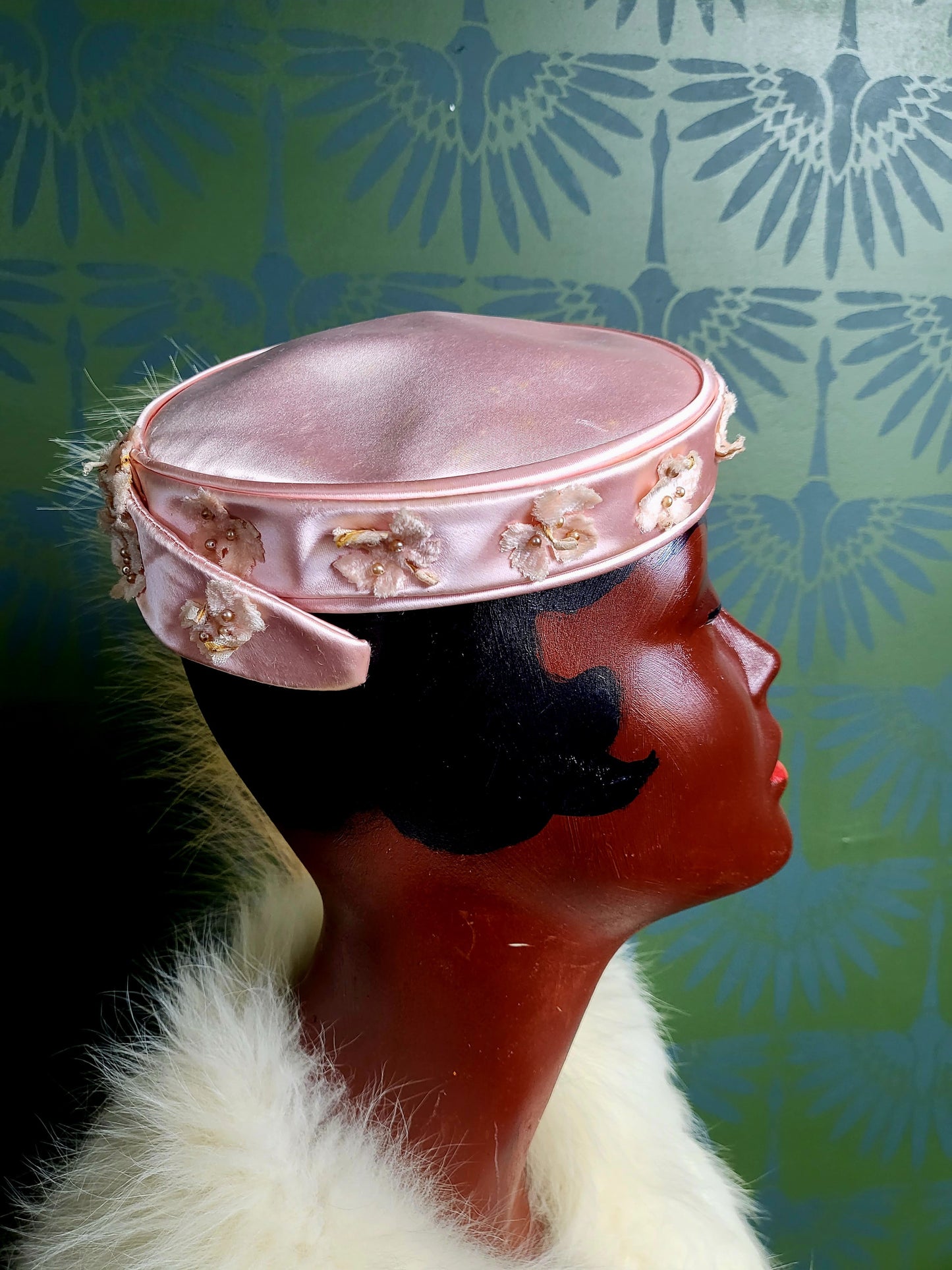 HAT79 - Vintage 1950's Pale Pink Satin Circle Hat