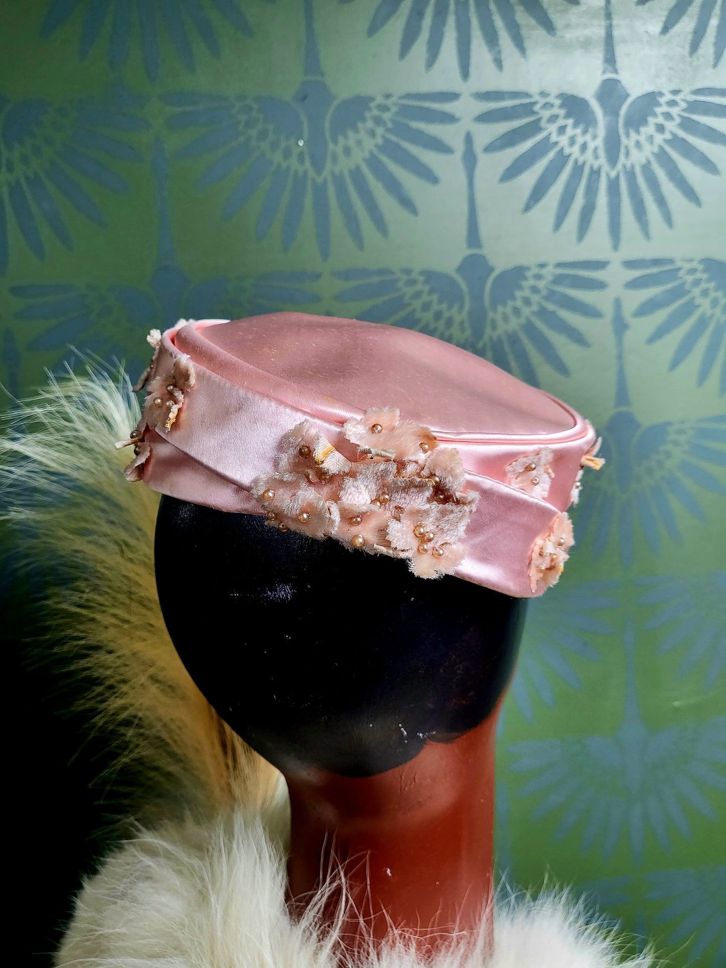 HAT79 - Vintage 1950's Pale Pink Satin Circle Hat