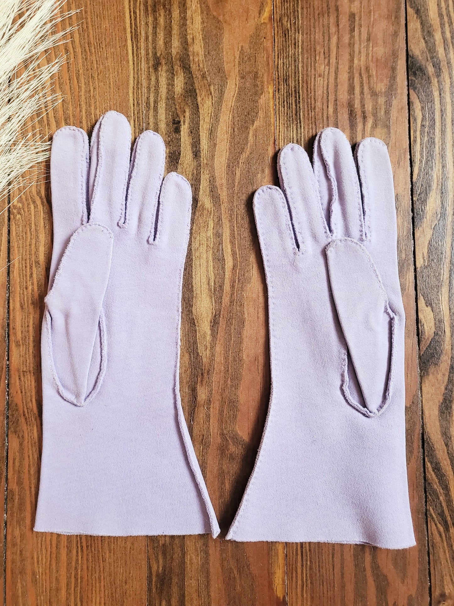 Vintage 1950's-1960's Lilac Gloves