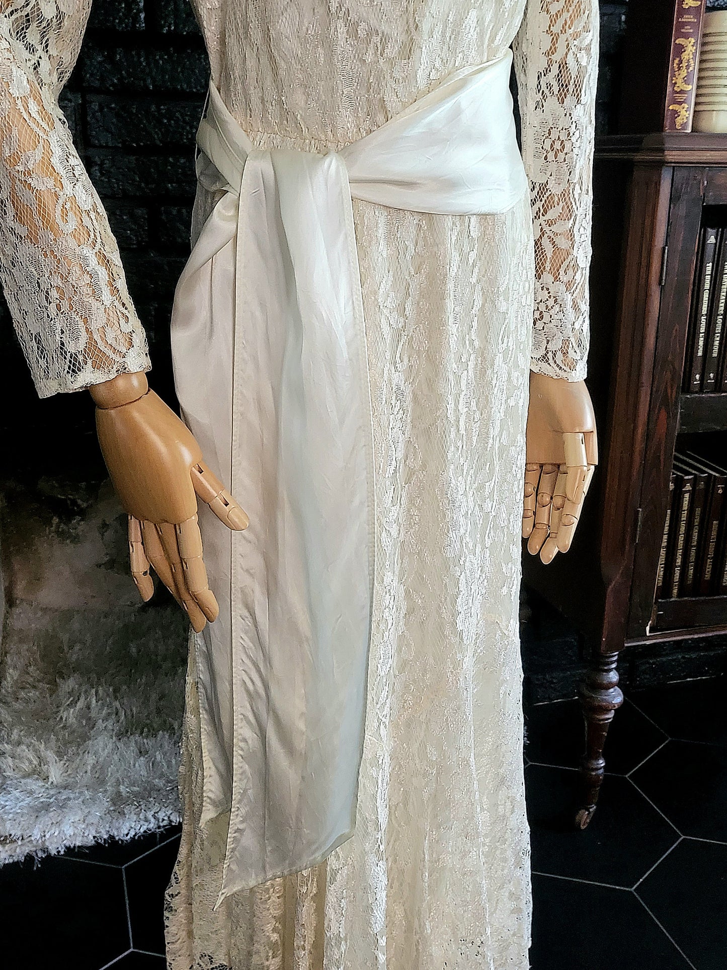 STYLE 1013 - Vintage "1980's does 1920's" Willow Ridge Ivory Lace Wedding Dress