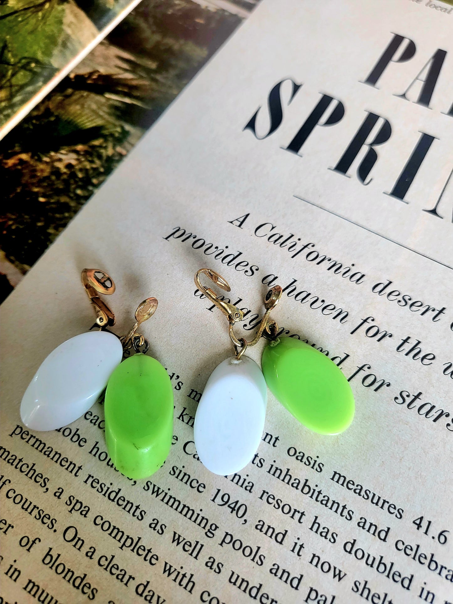 Vintage White and Lime Green Mod Oval Dangle Earrings (Clip-on)