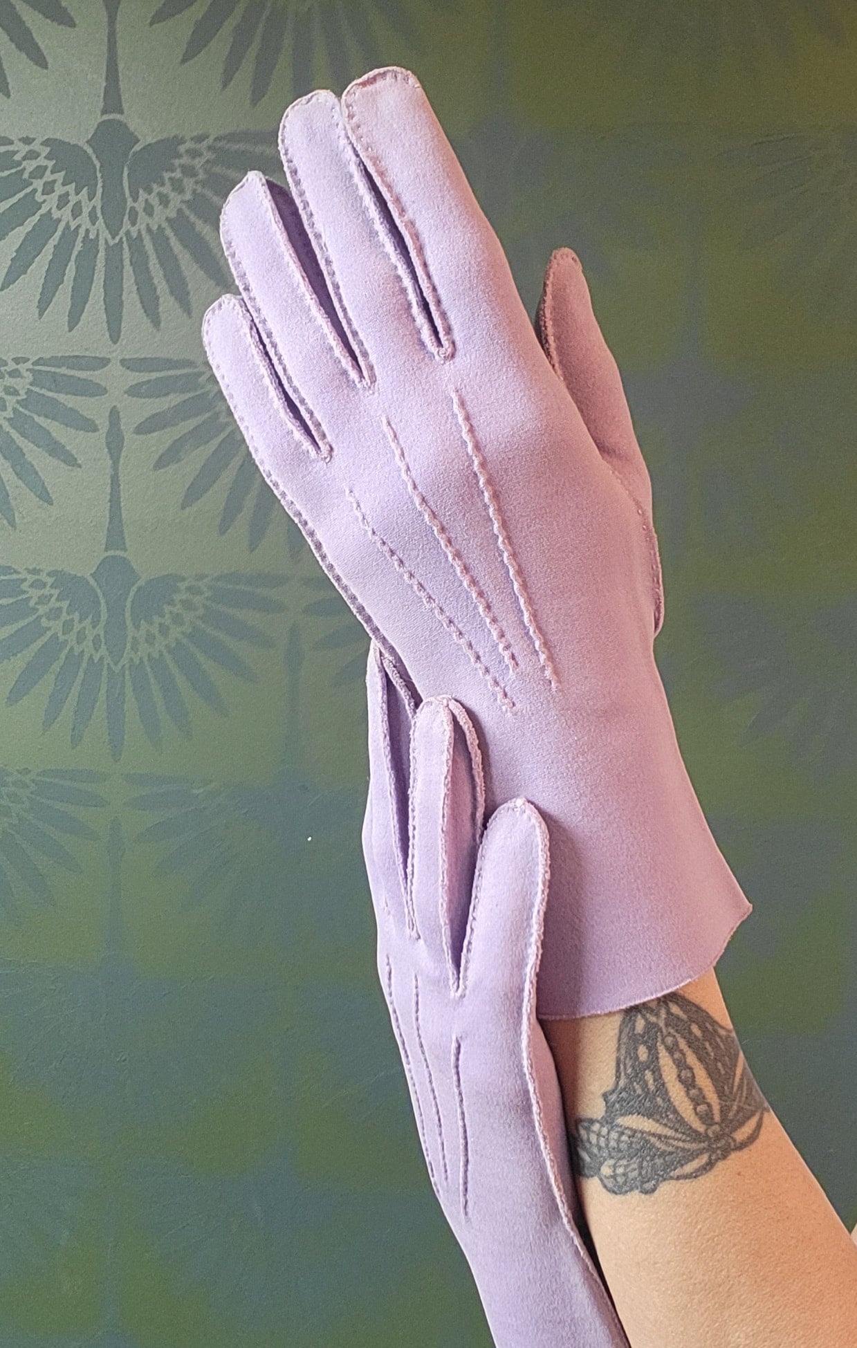 Vintage 1950's-1960's Lilac Gloves