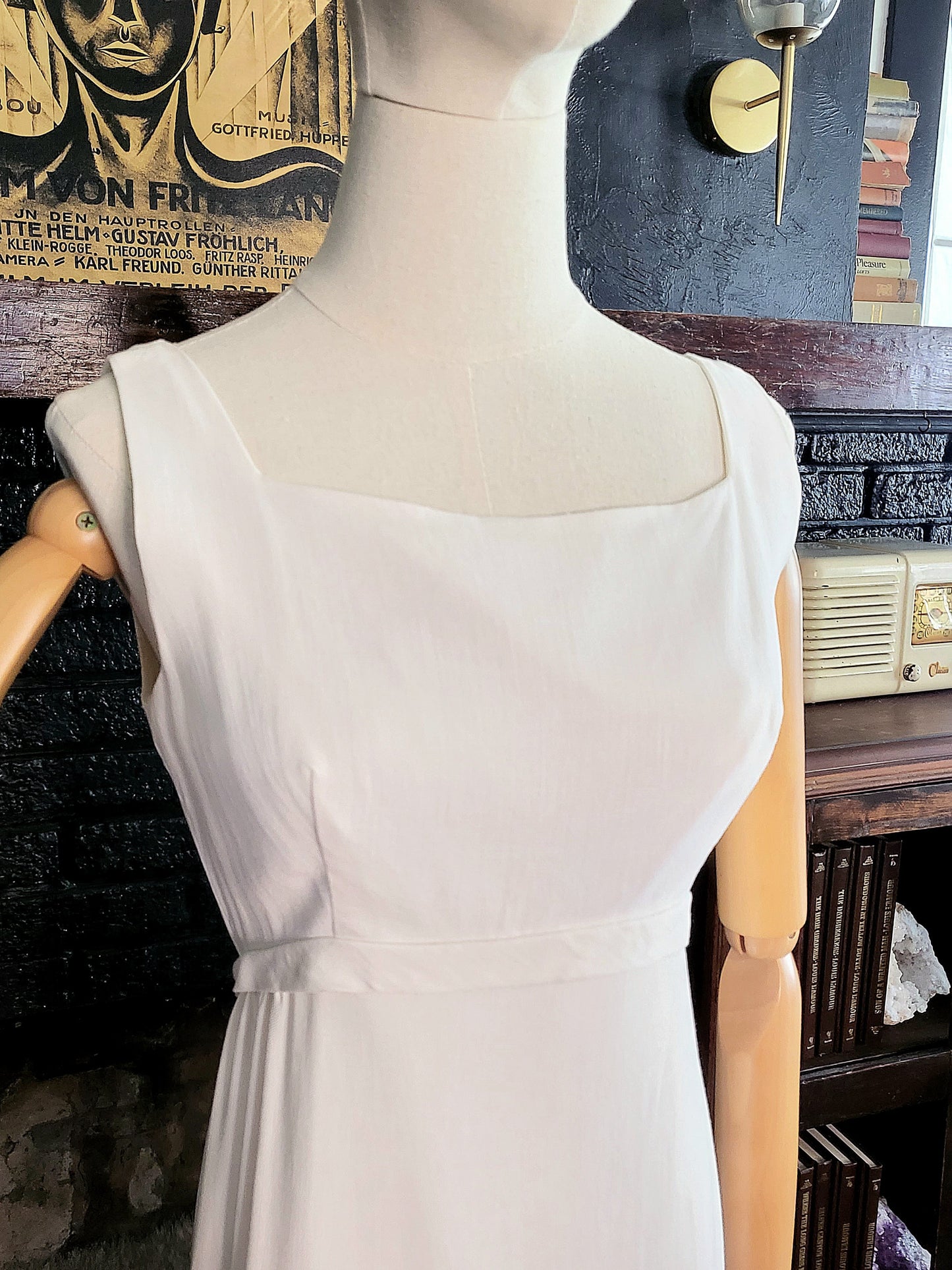 STYLE 1008 - Vintage 1960's "Anne Fogarty" Daisy Trim White Linen Shift Dress