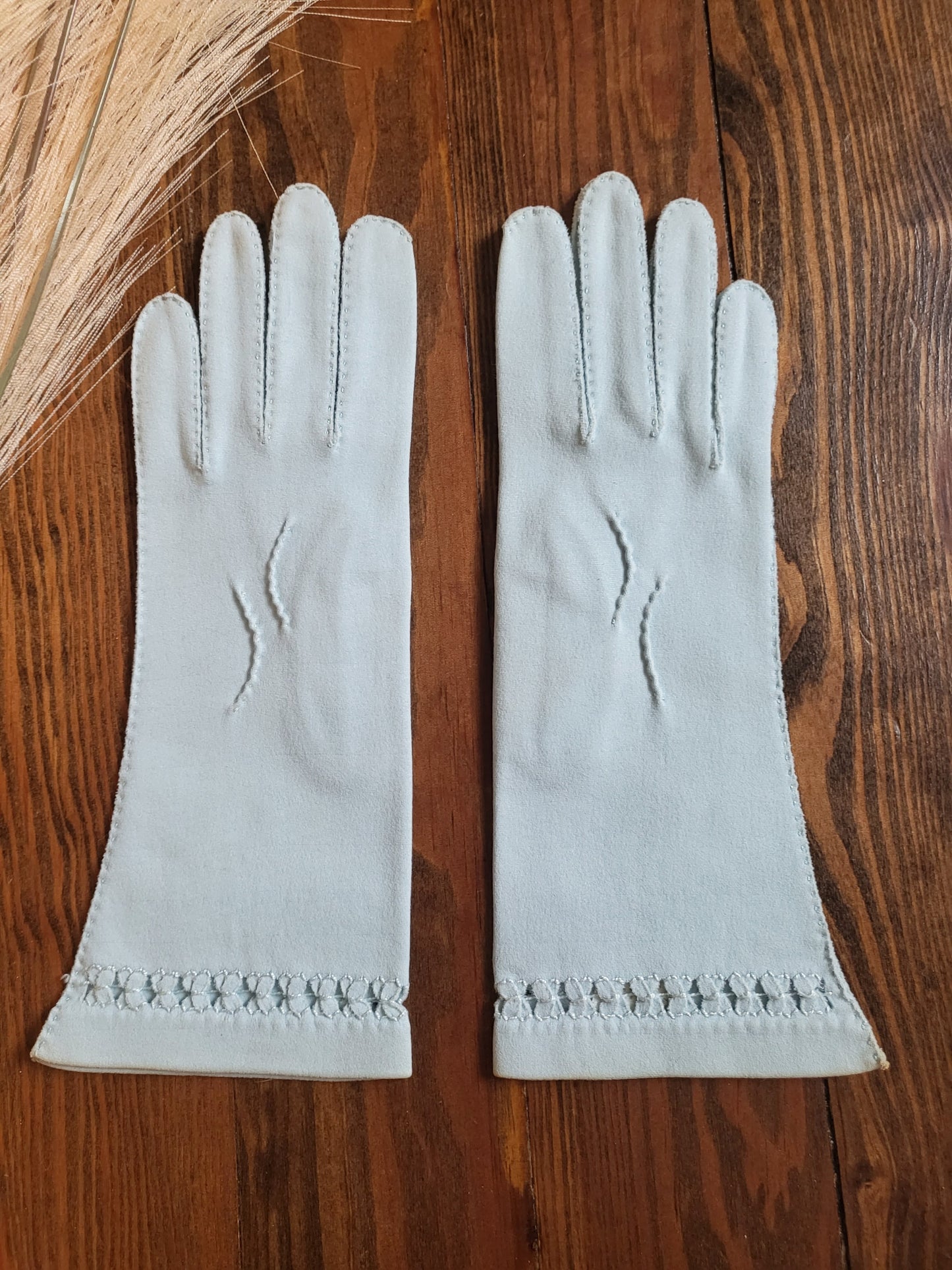 Vintage 1950's 1960's Elvette by Dawnelle Pale Powder Blue Gloves