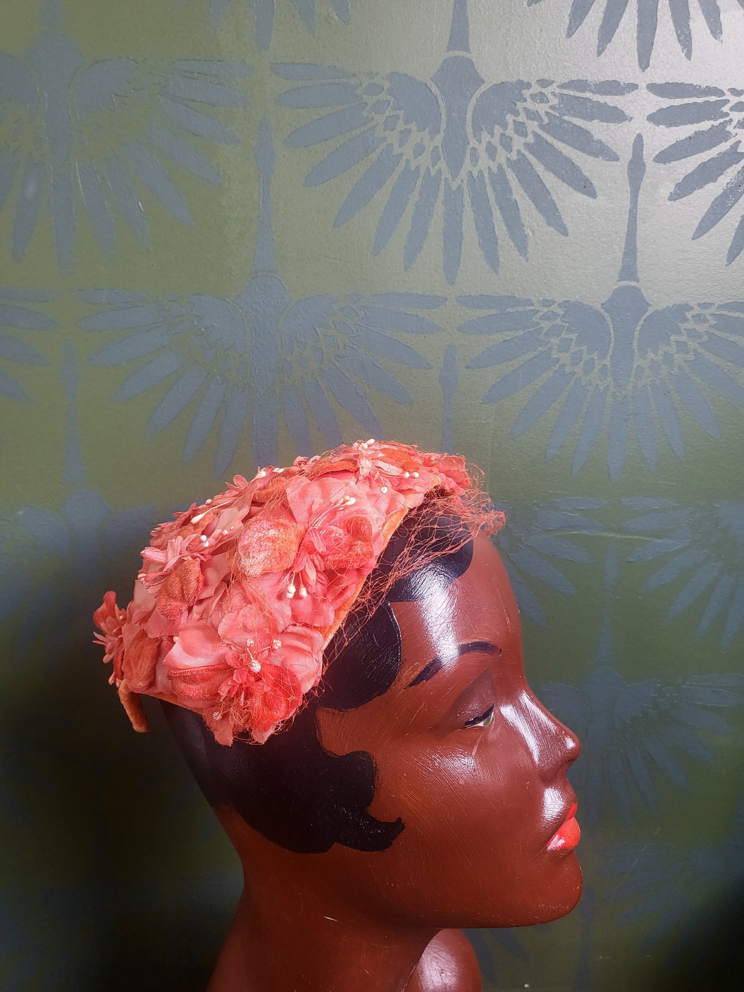 HAT18 - Vintage 1950s-1960s Flamingo Pink Floral Juliet Cap with Birdcage Veil