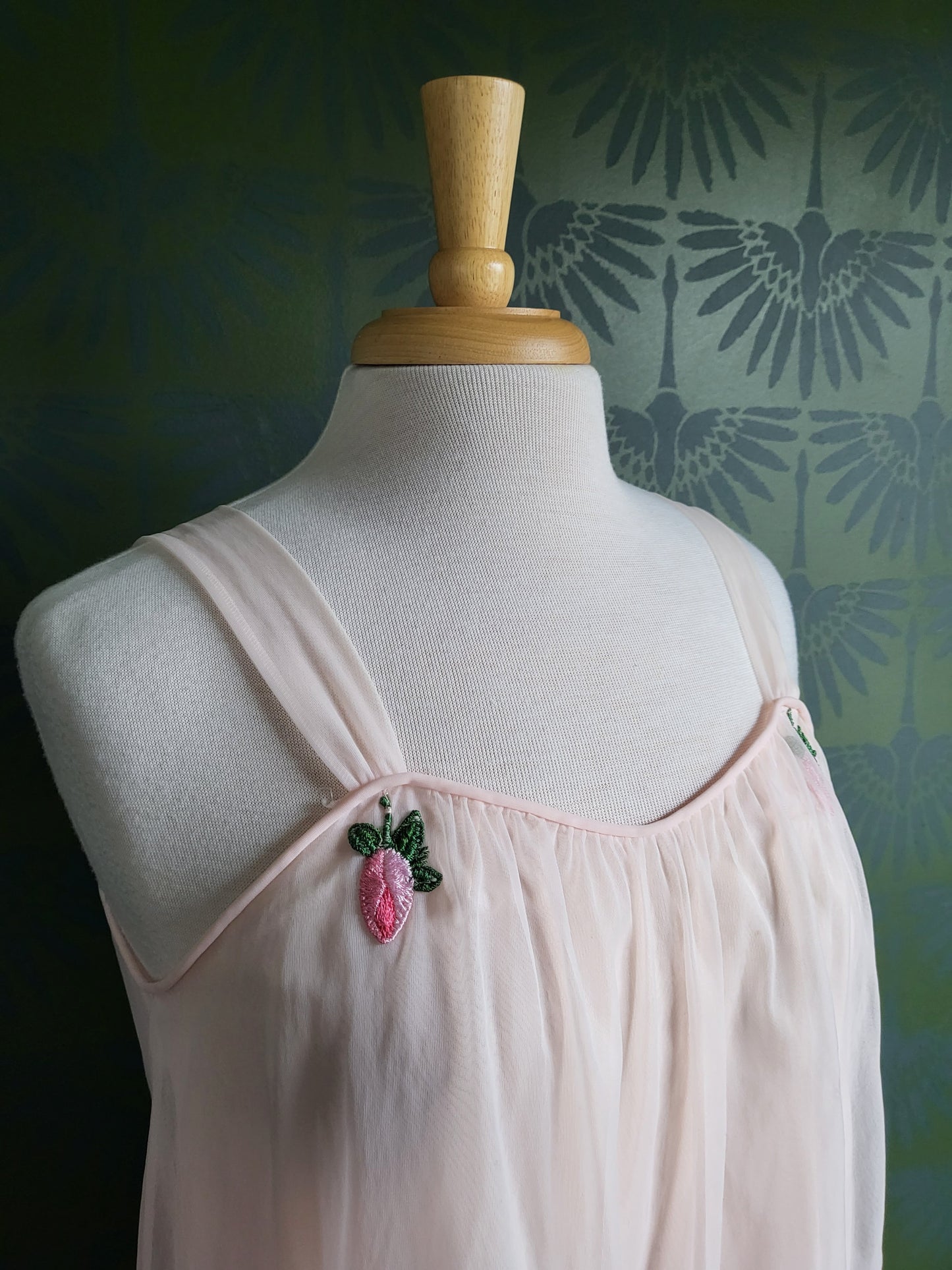 SOLD - Vintage 1950's-1960's Kayser Pink Rosette Peignoir Set