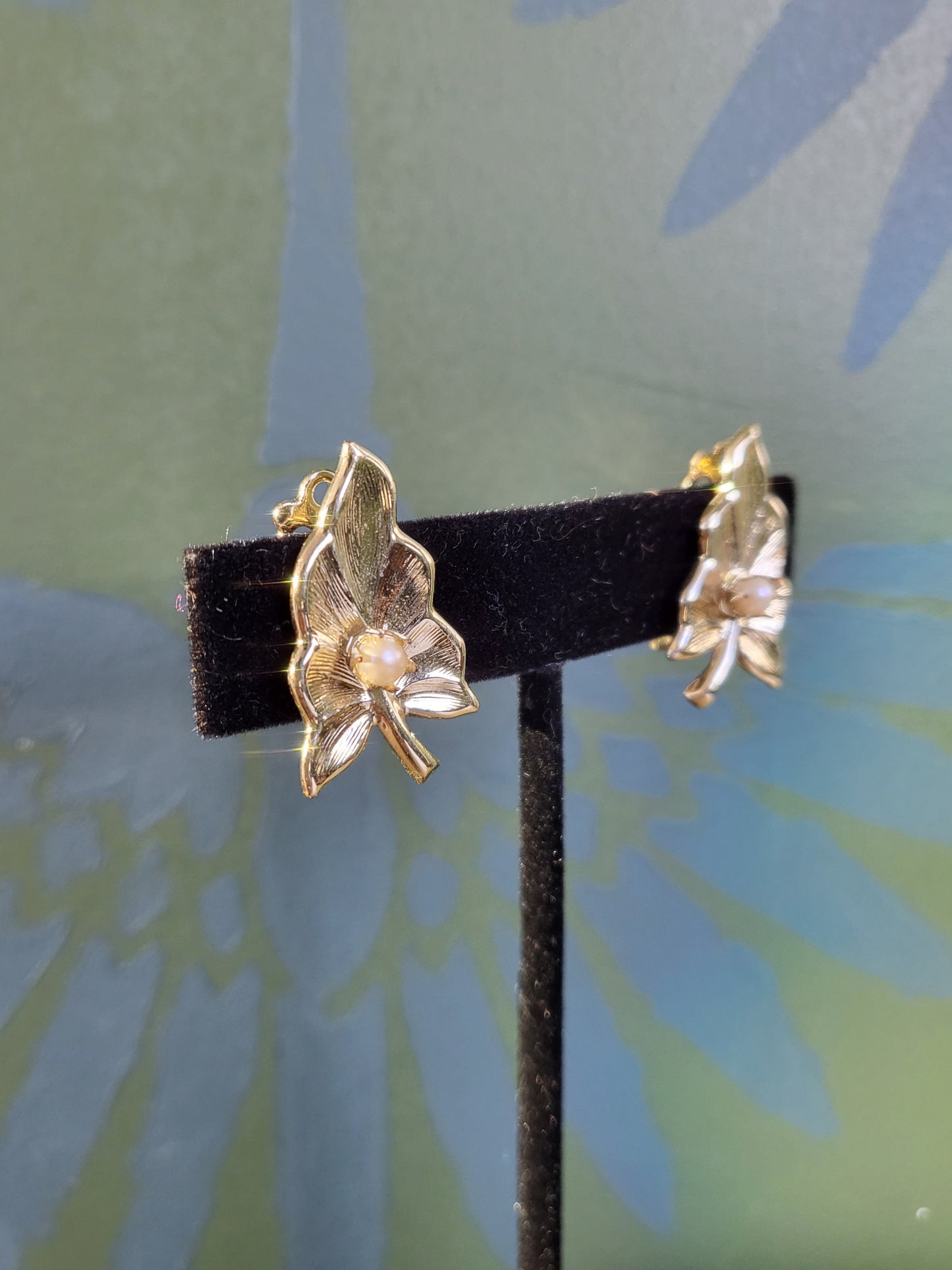 SOLD - Vintage Golden Leaf with Faux Pearl Earrings (Clip-on)