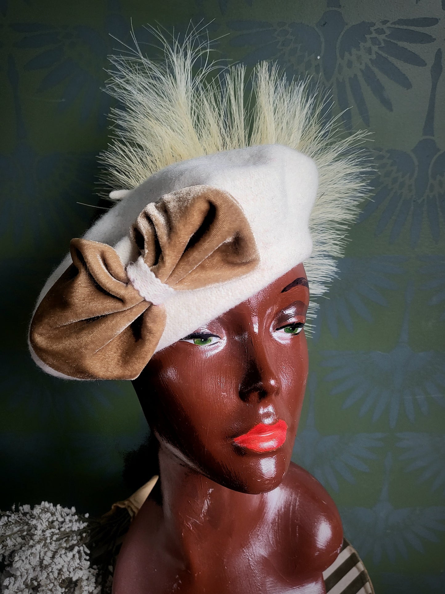 HAT96A - Vintage Style Ivory Beret with Tan Velvet Bow