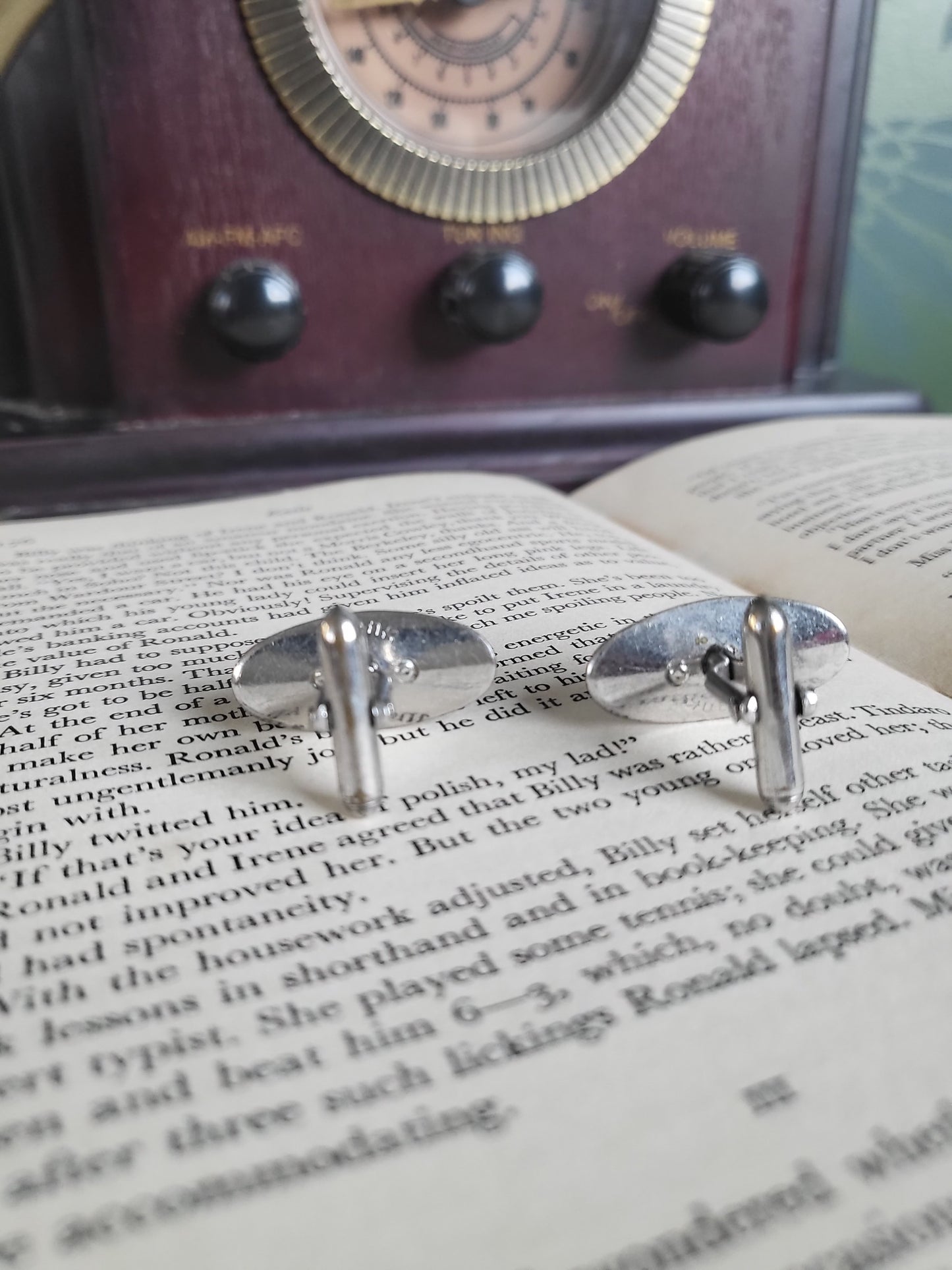 Vintage SWANK Coat of Arms Oval Cufflinks