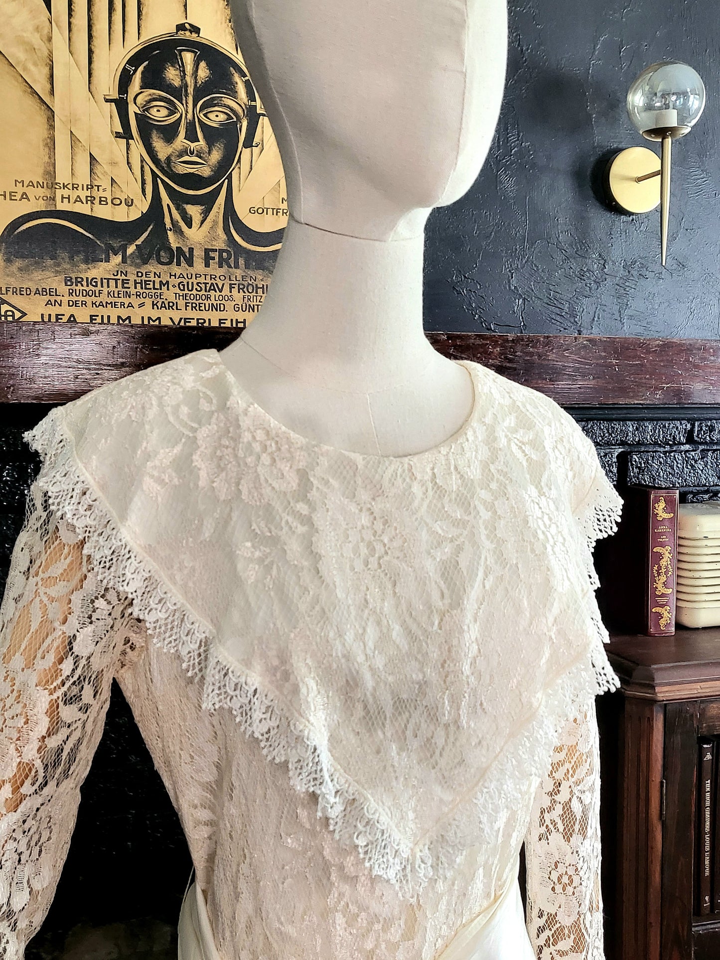 STYLE 1013 - Vintage "1980's does 1920's" Willow Ridge Ivory Lace Wedding Dress