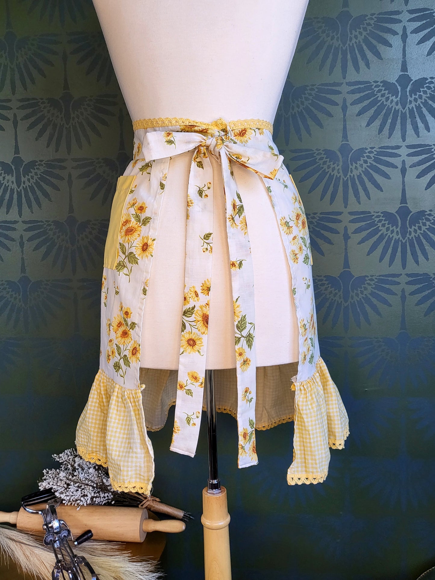 Apron 05Rep - Yellow Sunflower Ruffle Half Apron