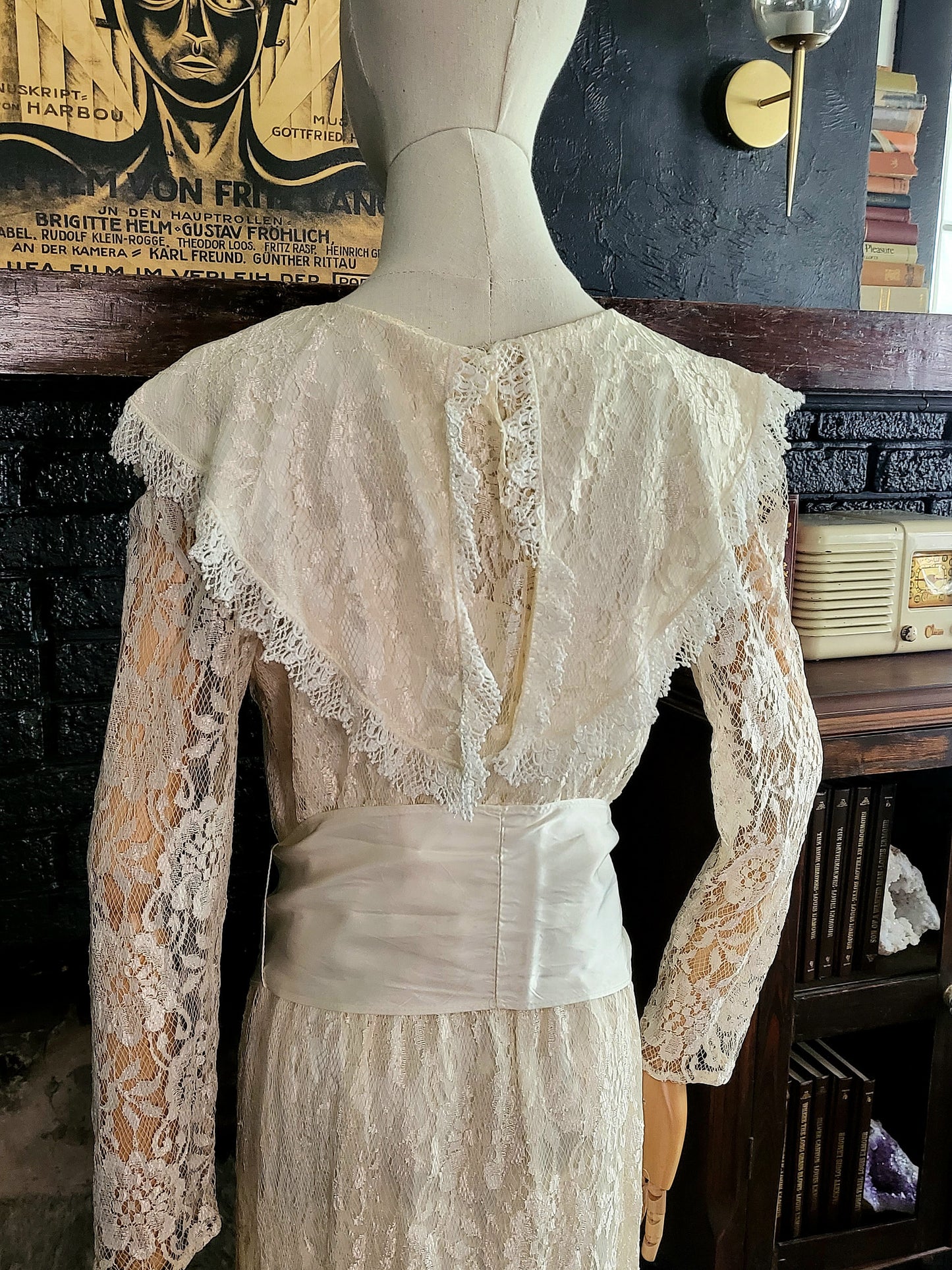 STYLE 1013 - Vintage "1980's does 1920's" Willow Ridge Ivory Lace Wedding Dress