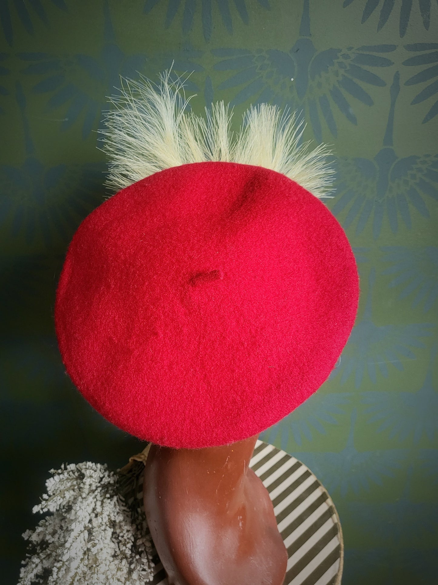 HAT92 - Vintage Style Beret (Strawberry)