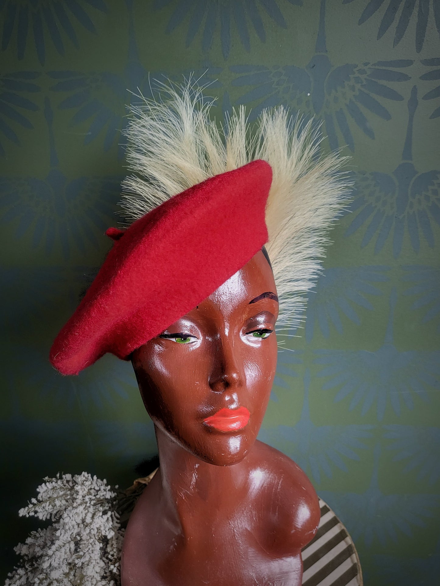 HAT92 - Vintage Style Beret (Strawberry)