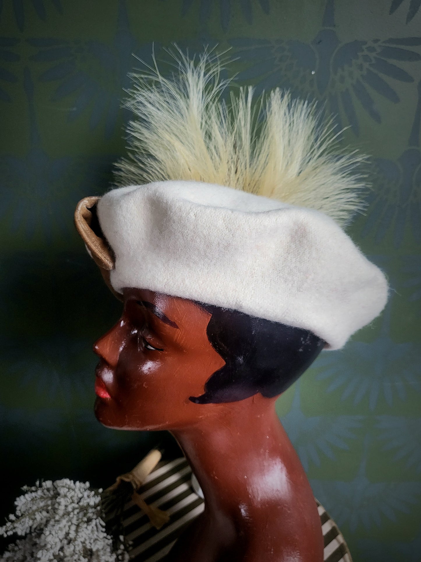 HAT96A - Vintage Style Ivory Beret with Tan Velvet Bow