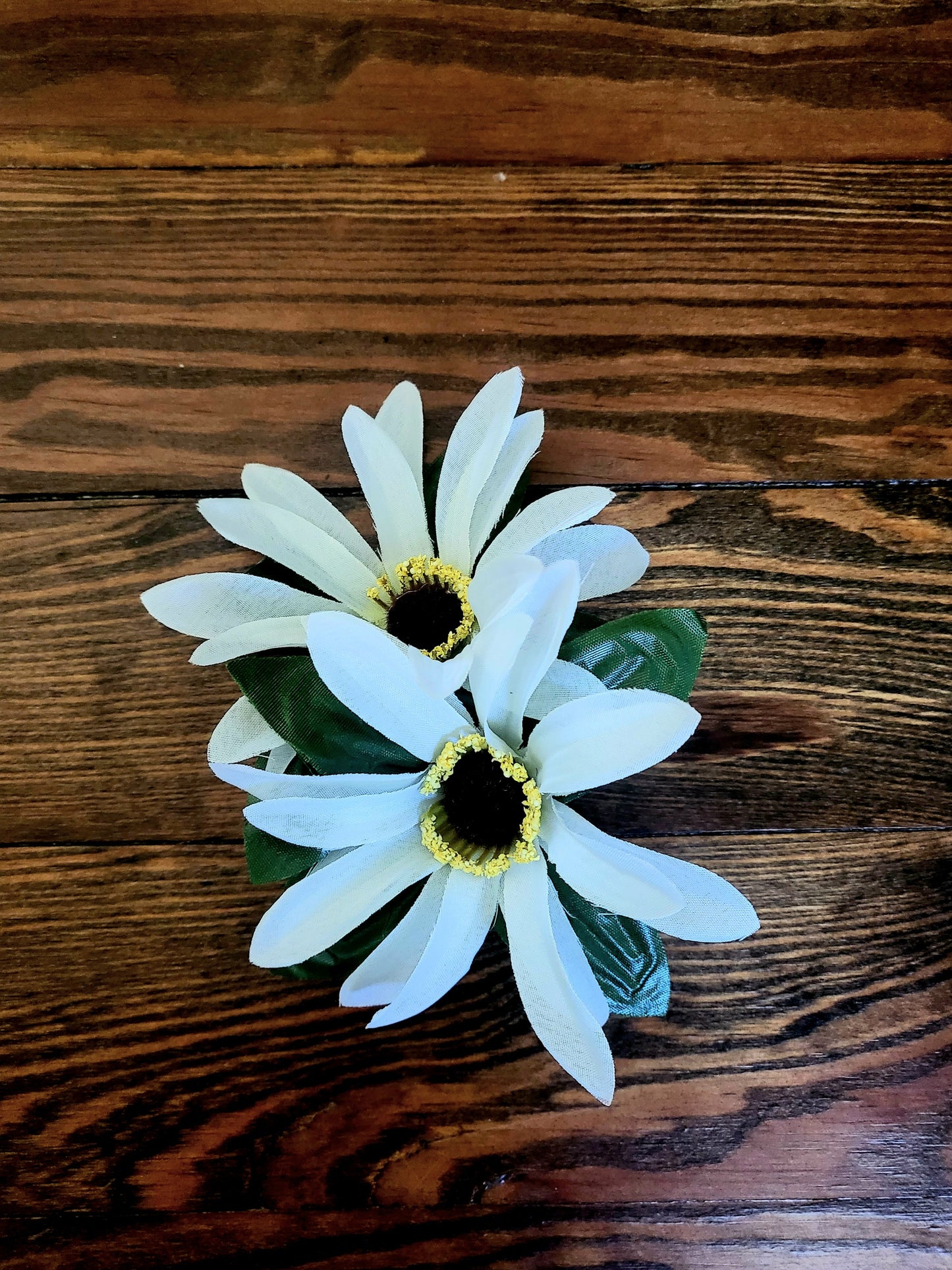 HAT70 - White Daisy Hair Clip