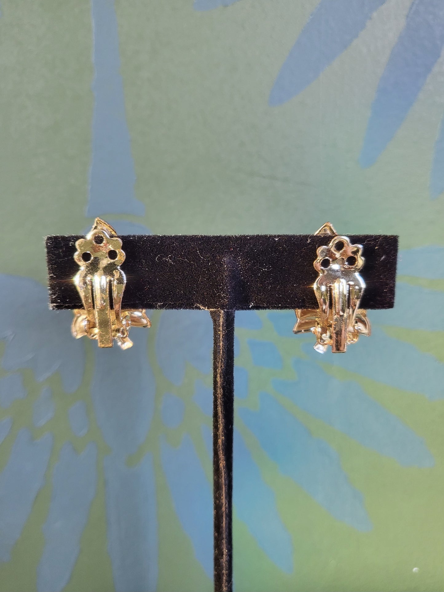 SOLD - Vintage Golden Leaf with Faux Pearl Earrings (Clip-on)