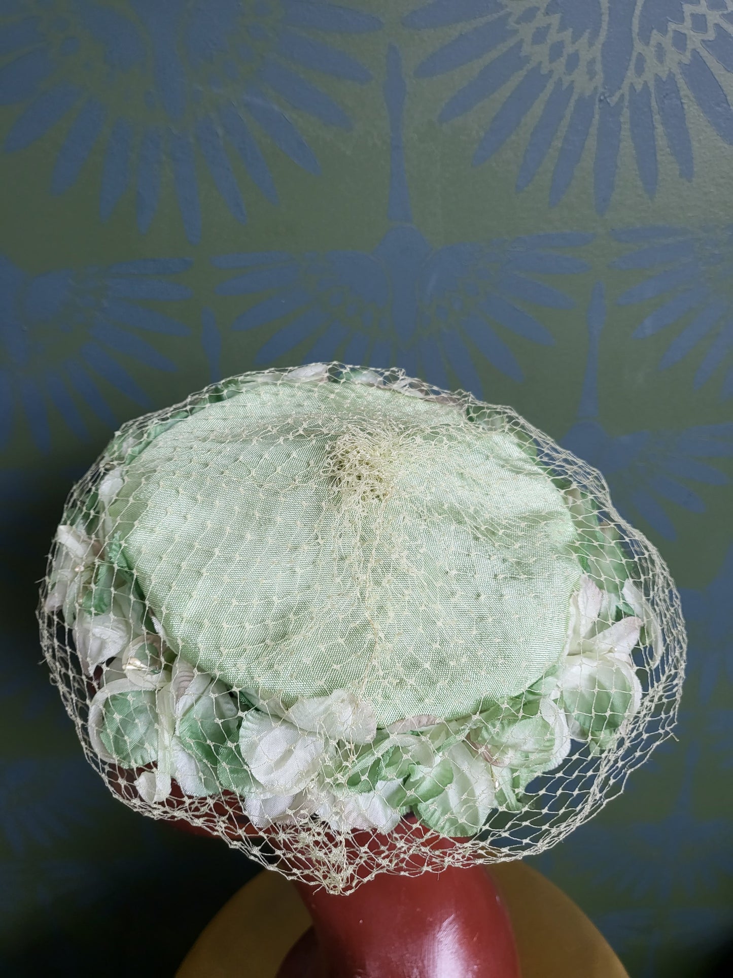 HAT4 - Vintage 1950s-1960s Lime Green Flower Trimmed Topper with Birdcage Veil