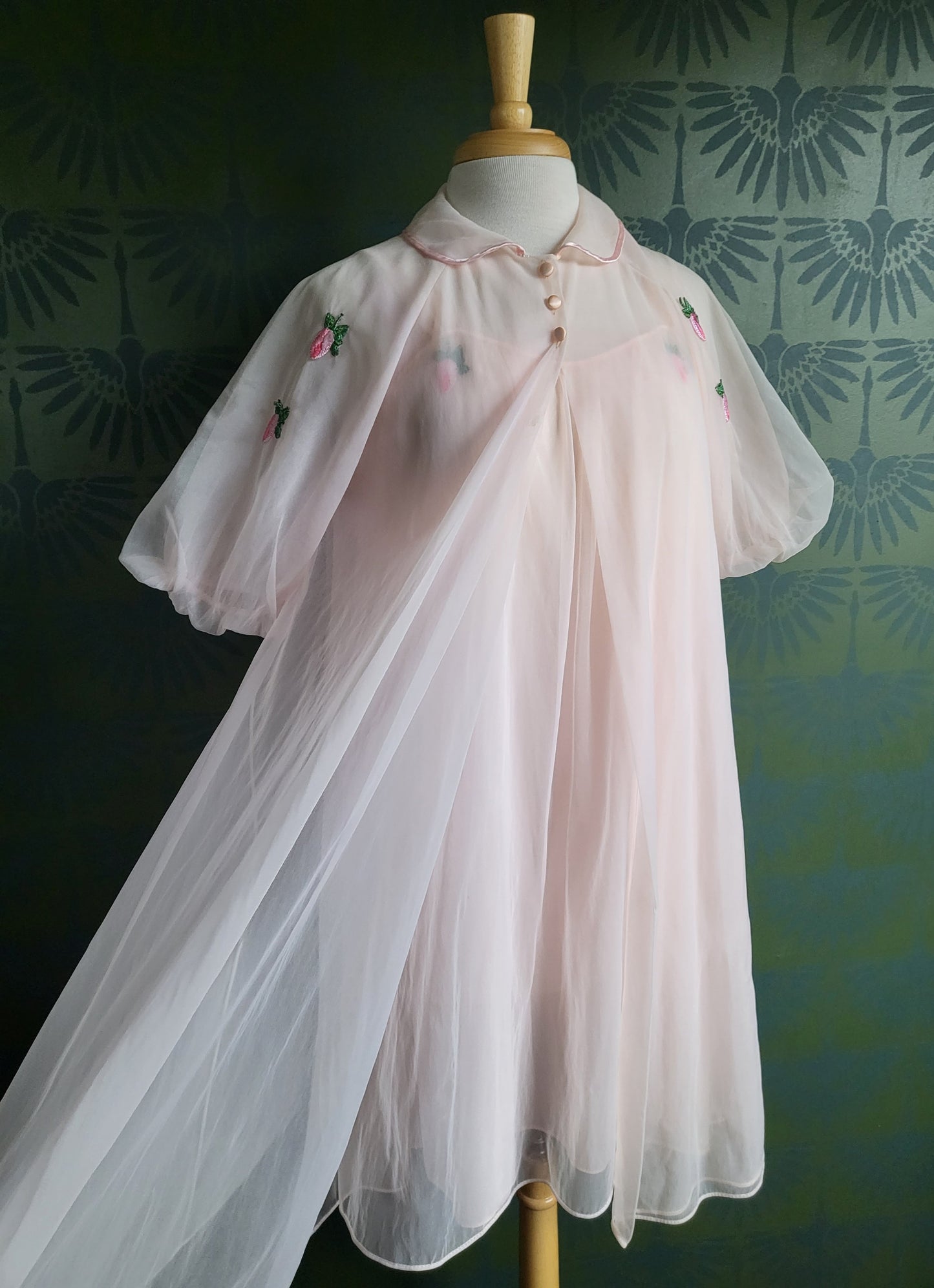 SOLD - Vintage 1950's-1960's Kayser Pink Rosette Peignoir Set