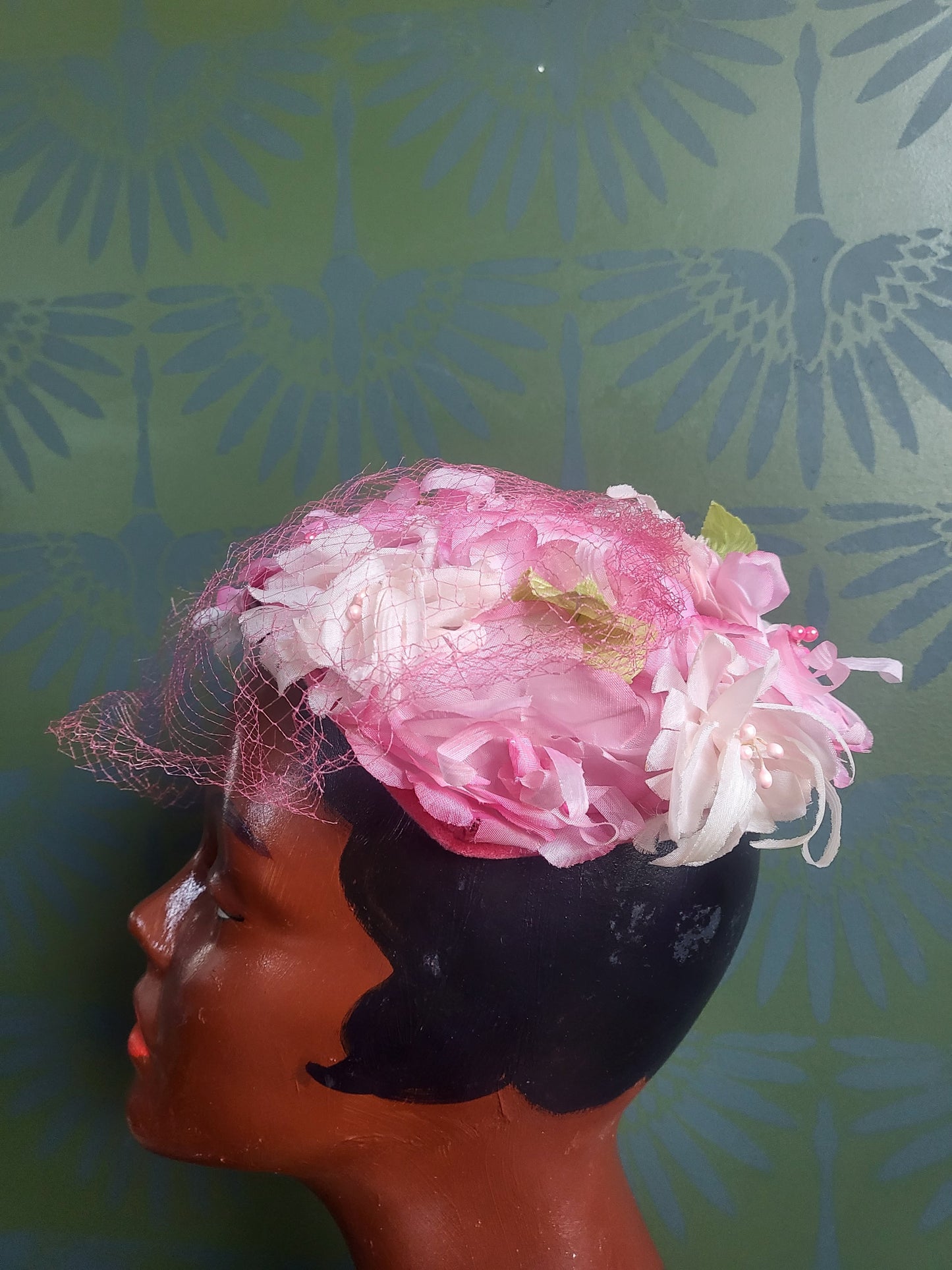 HAT20 - Vintage 1950s-1960s Pink and White Flower Juliet Cap with Pink Birdcage Veil