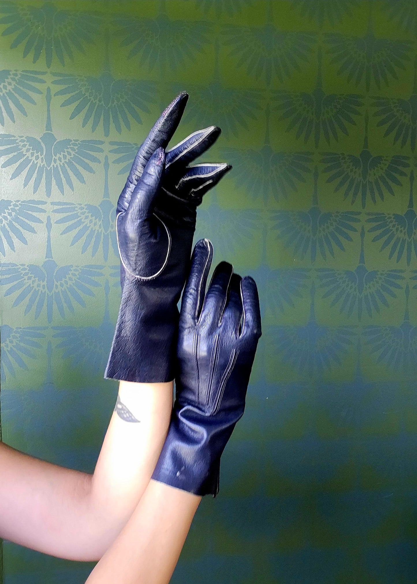 STYLE 3013 - Vintage 1950's-1960's "Superb for Gimbel Bros." Navy Leather Gloves