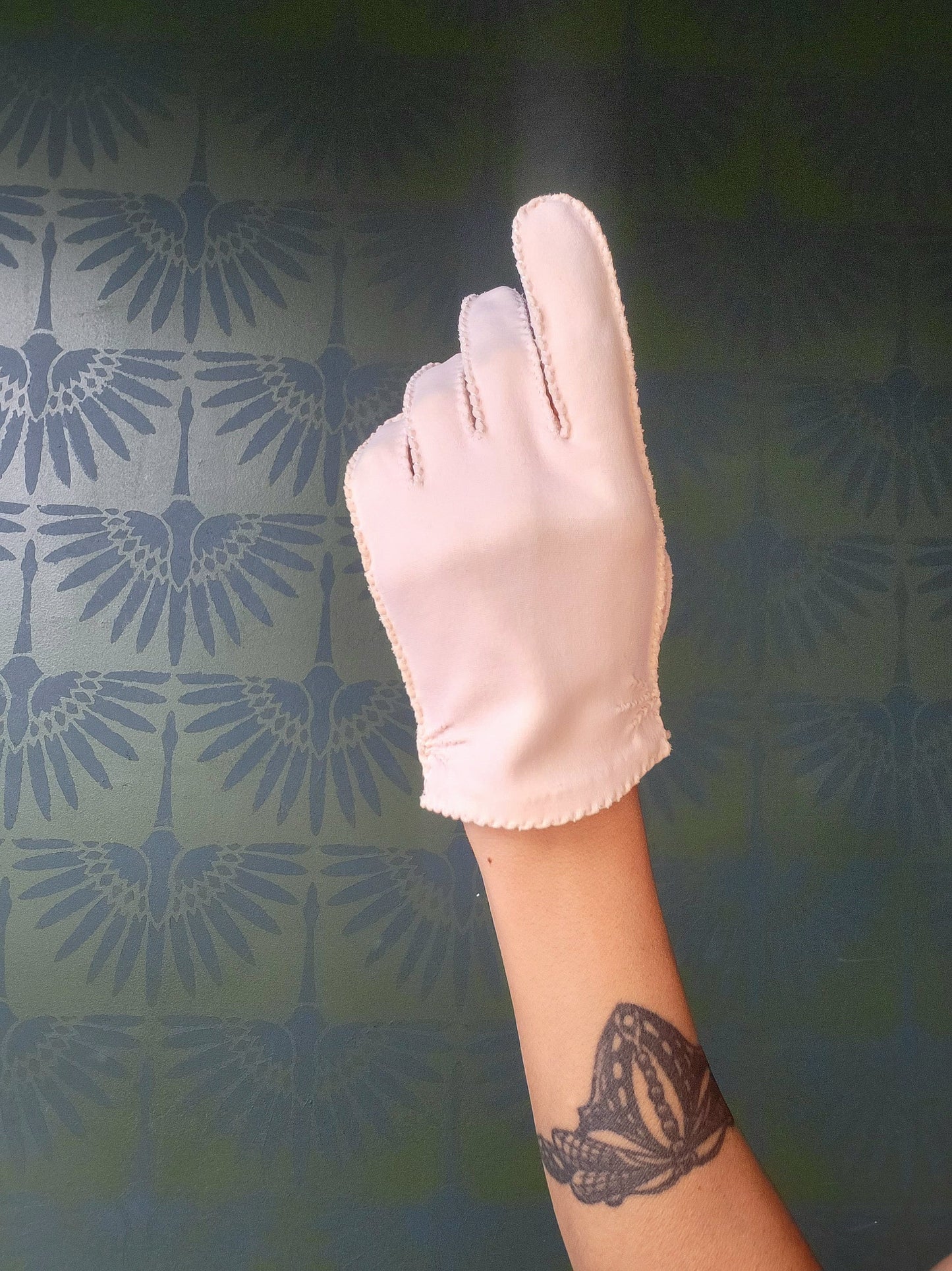 STYLE 3026 - Vintage 1950's-1960's Pale Peach Gloves