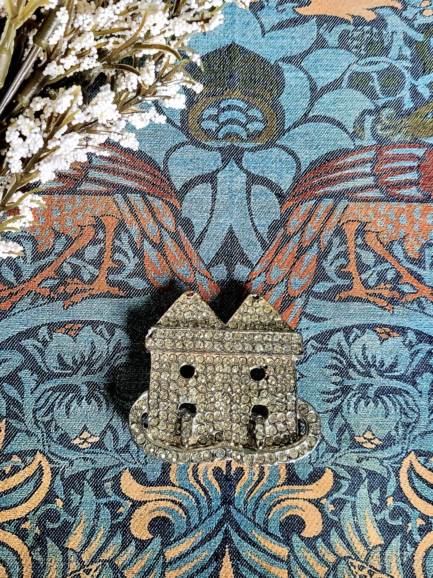 STYLE 7017 - Vintage Rhinestone Castle Scarf Clip