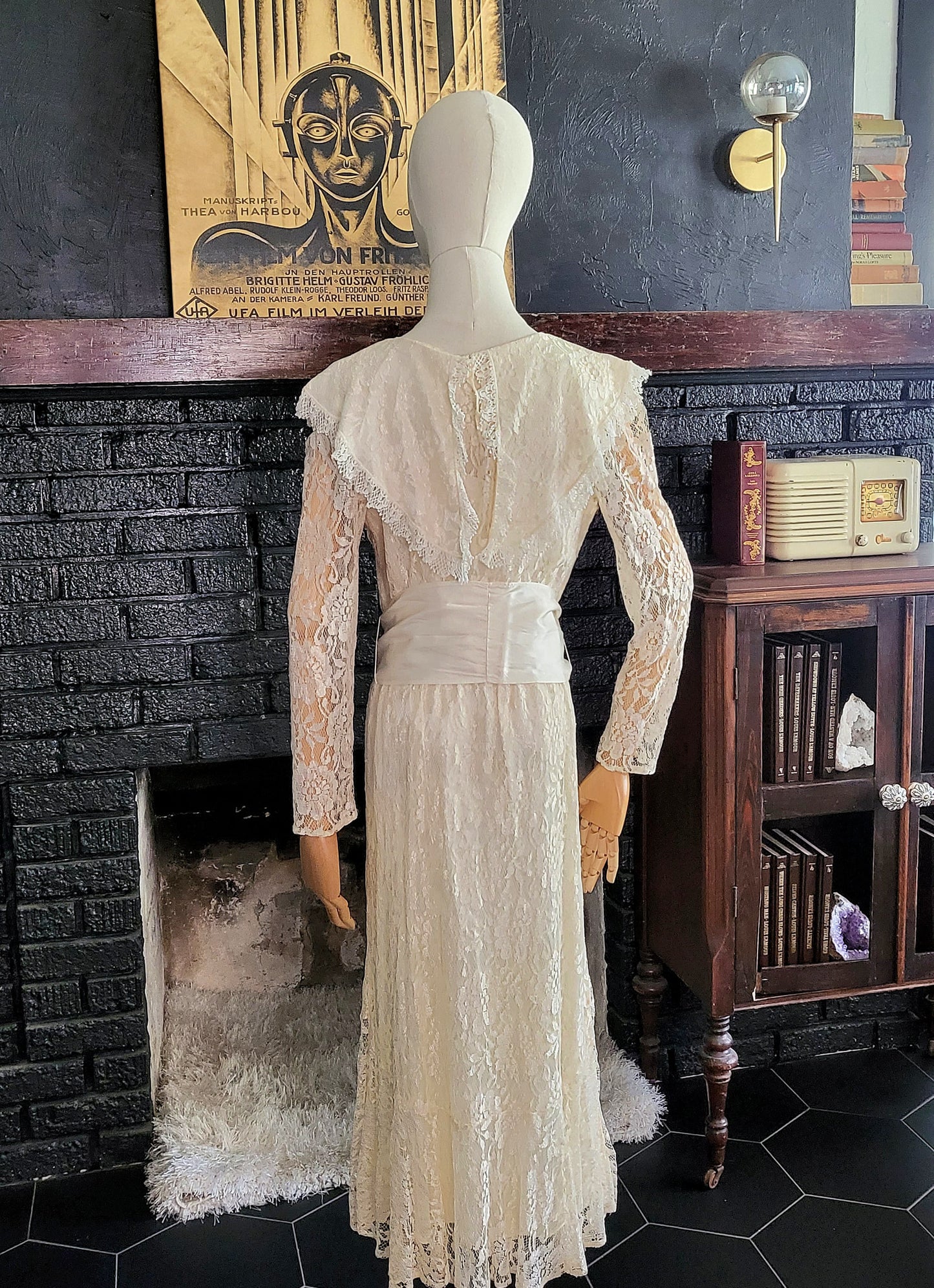 STYLE 1013 - Vintage "1980's does 1920's" Willow Ridge Ivory Lace Wedding Dress