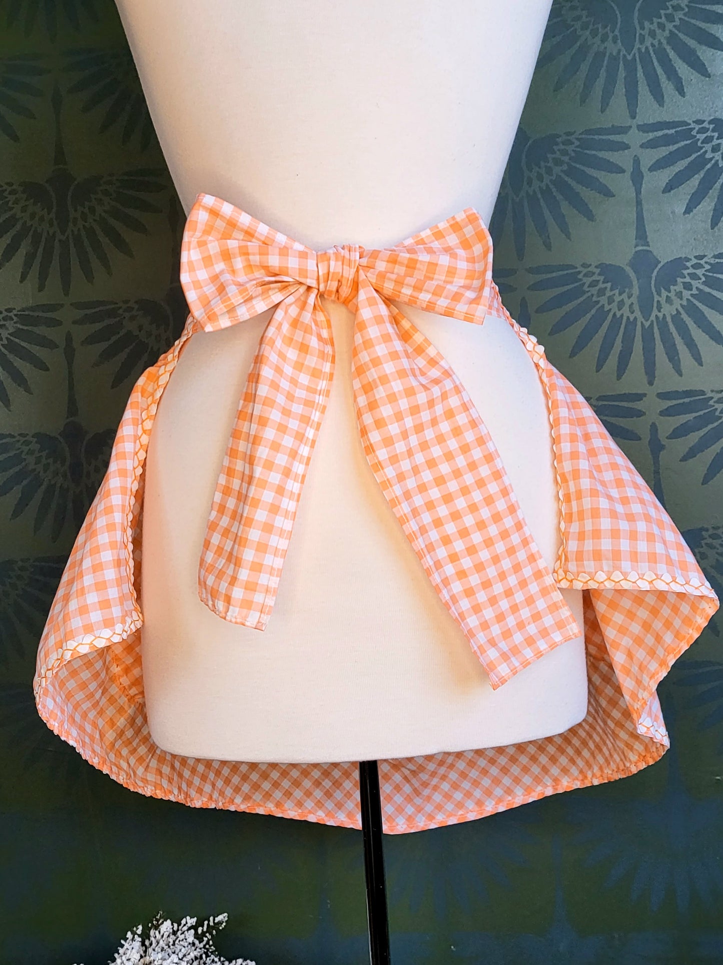 Apron 03 - Vintage Peach Gingham Half Apron