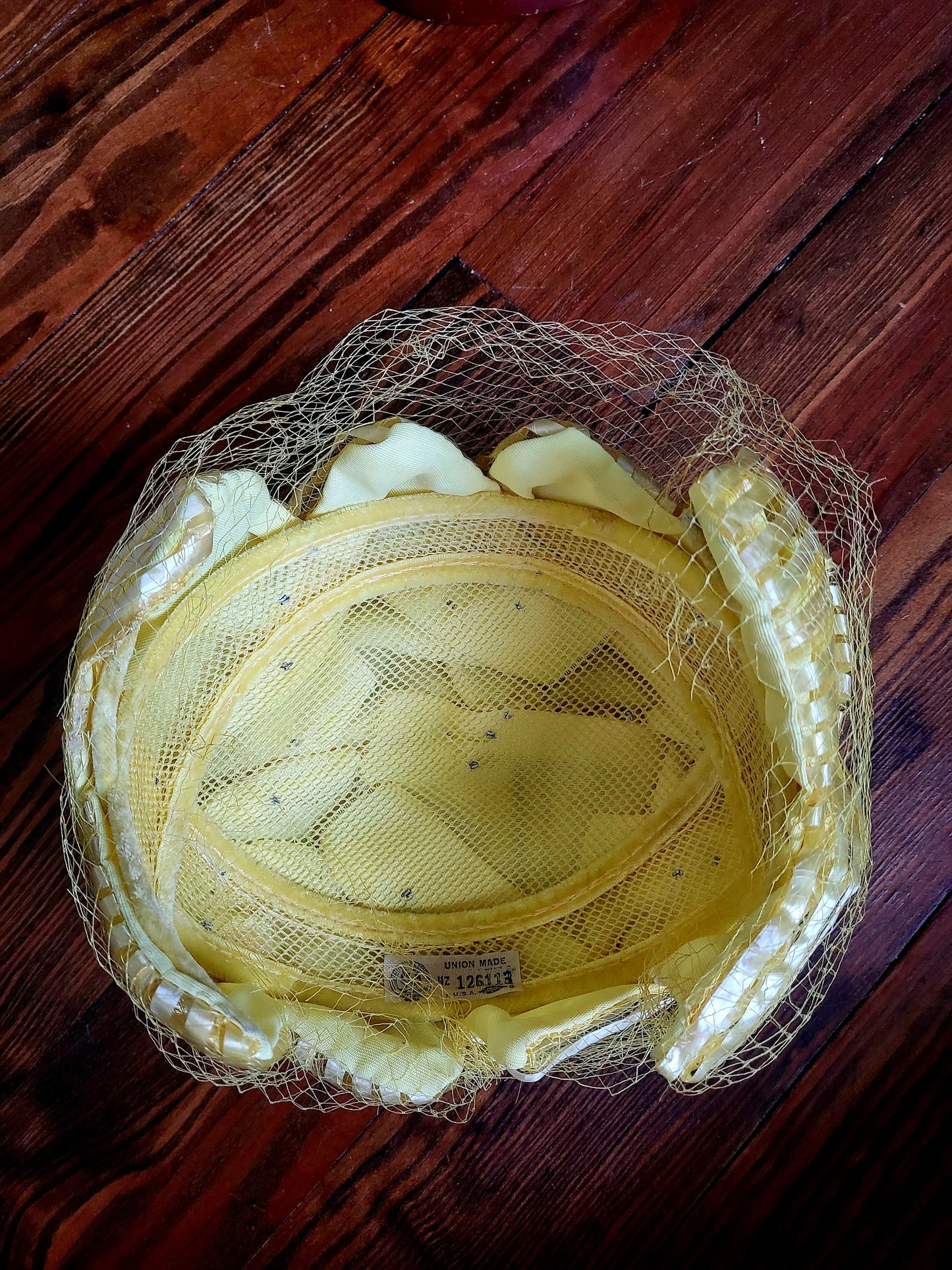 HAT12 - Vintage 1950s-1960s Lemon Yellow Straw and Net Weave Crescent Cap with Birdcage Veil