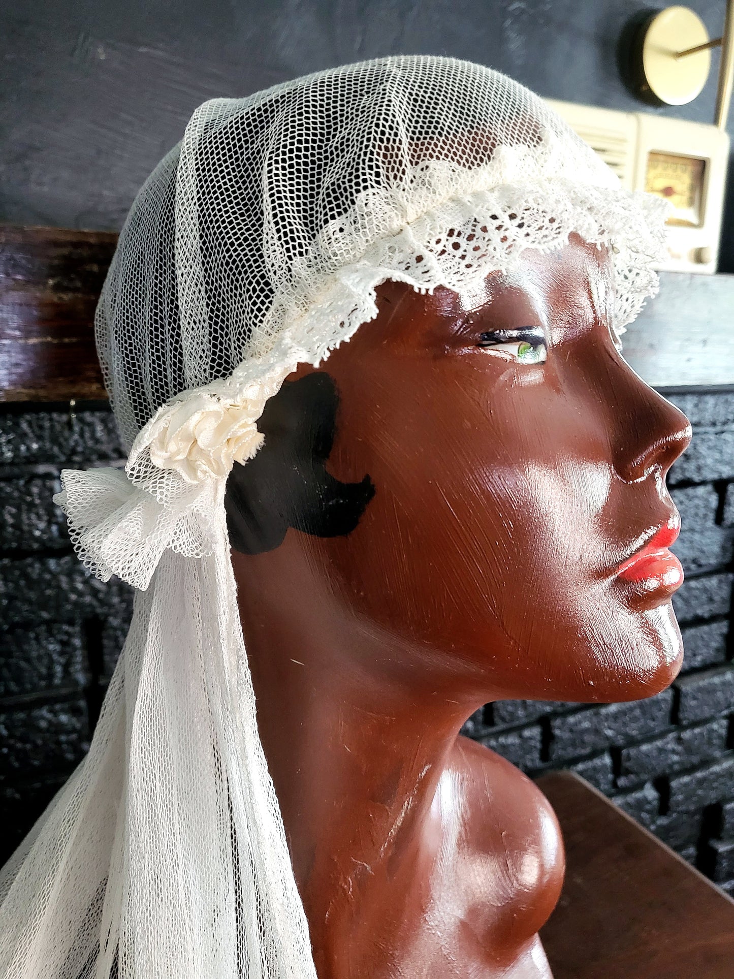 HAT73 - Vintage 1920's Style Ivory Juliet Bridal Cap Tulle Veil