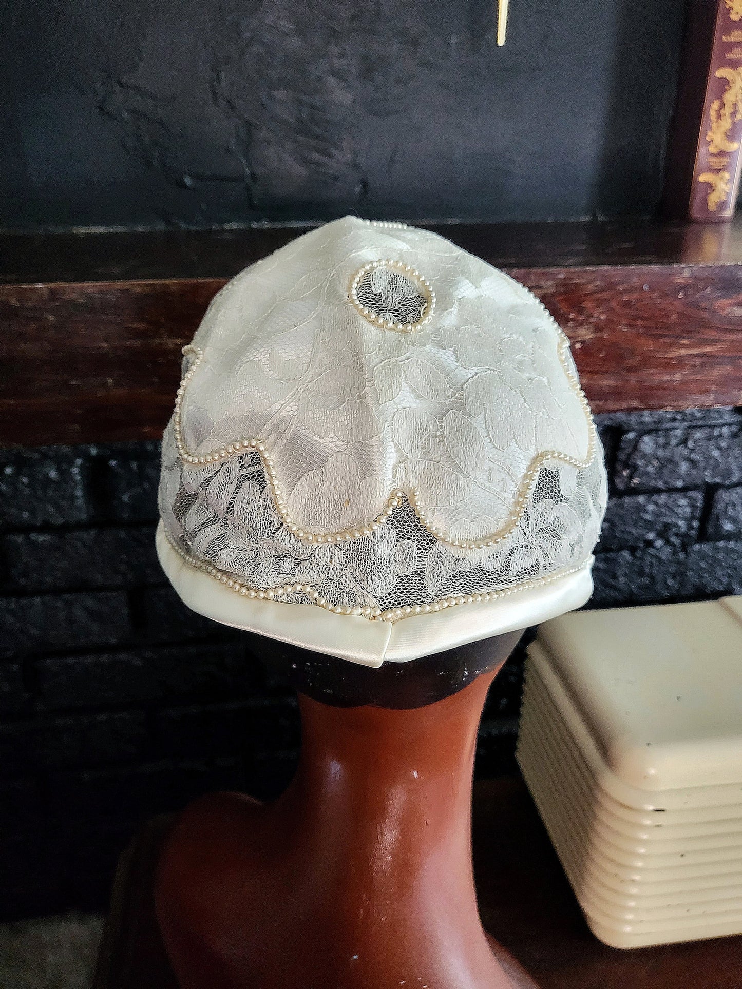 HAT71 - Vintage 1950's Juliet Bridal Cap