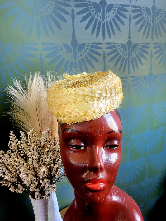 HAT31 - Vintage 1950's-1960's Yellow Woven Straw Halo Topper