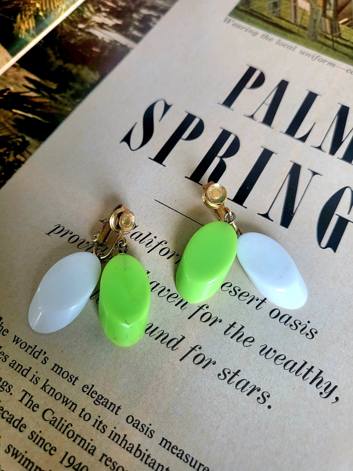 Vintage White and Lime Green Mod Oval Dangle Earrings (Clip-on)