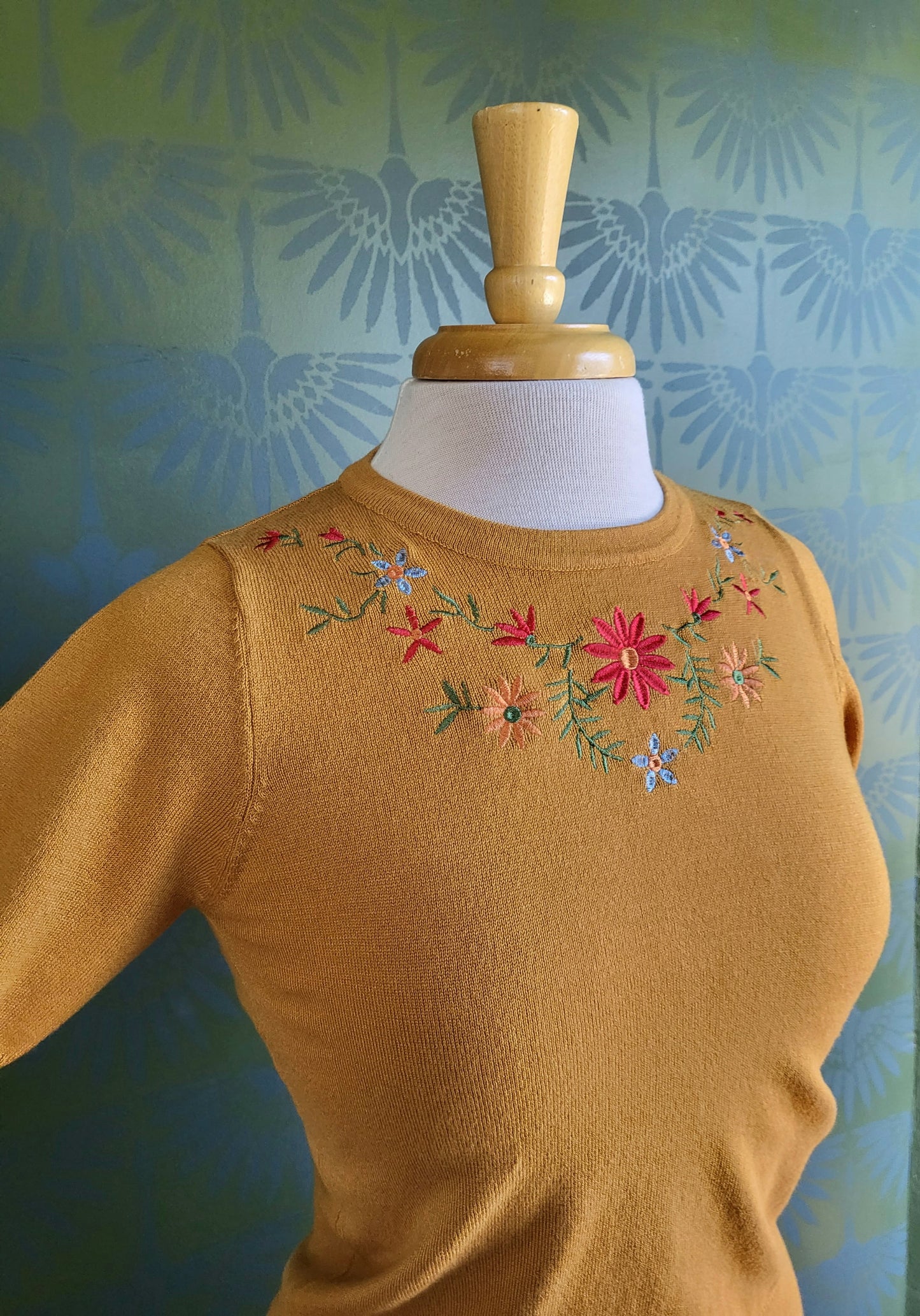 STYLE 5009 - Flower Embroidered Knit Pullover Tee (Bronze)