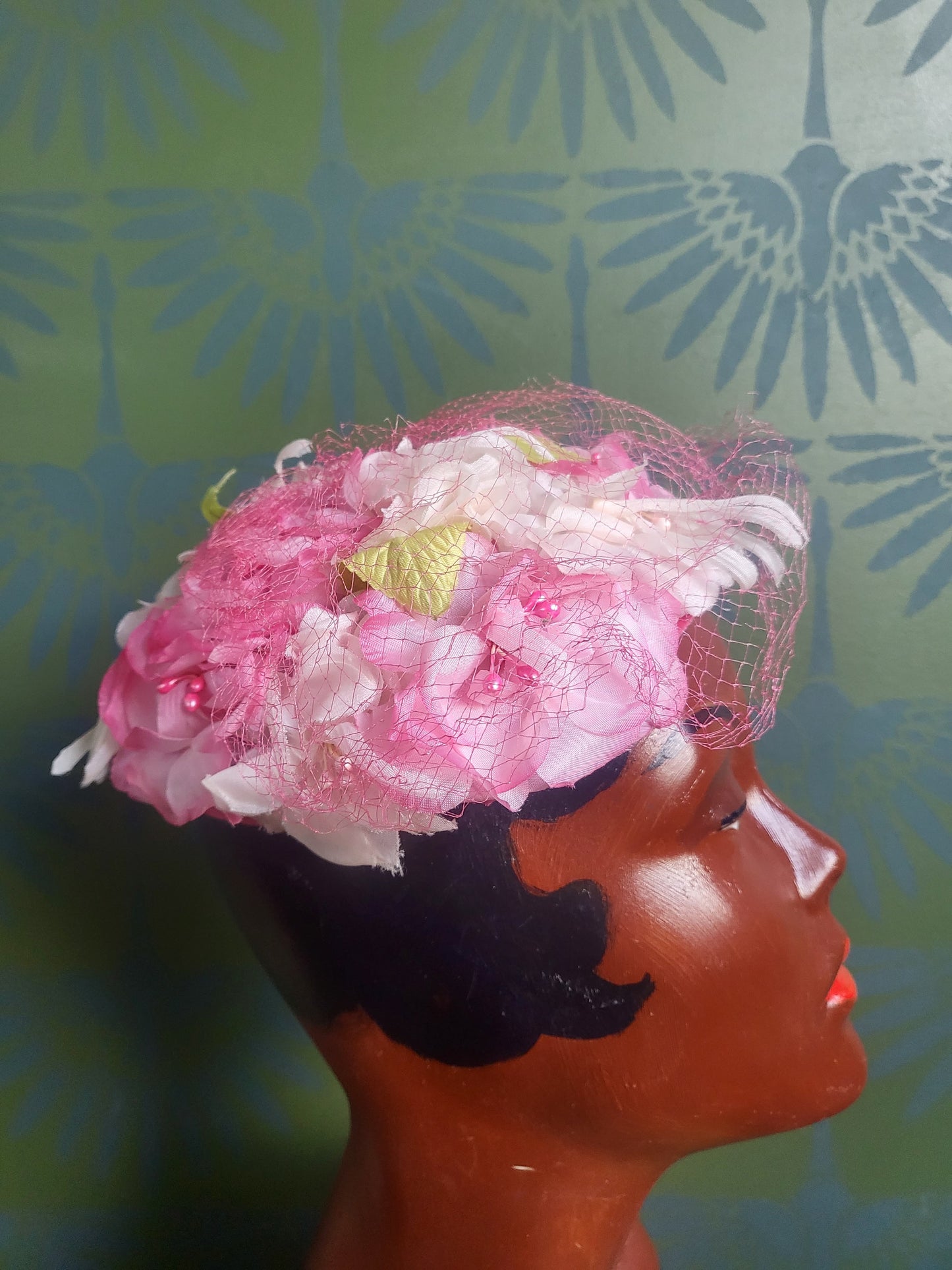 HAT20 - Vintage 1950s-1960s Pink and White Flower Juliet Cap with Pink Birdcage Veil