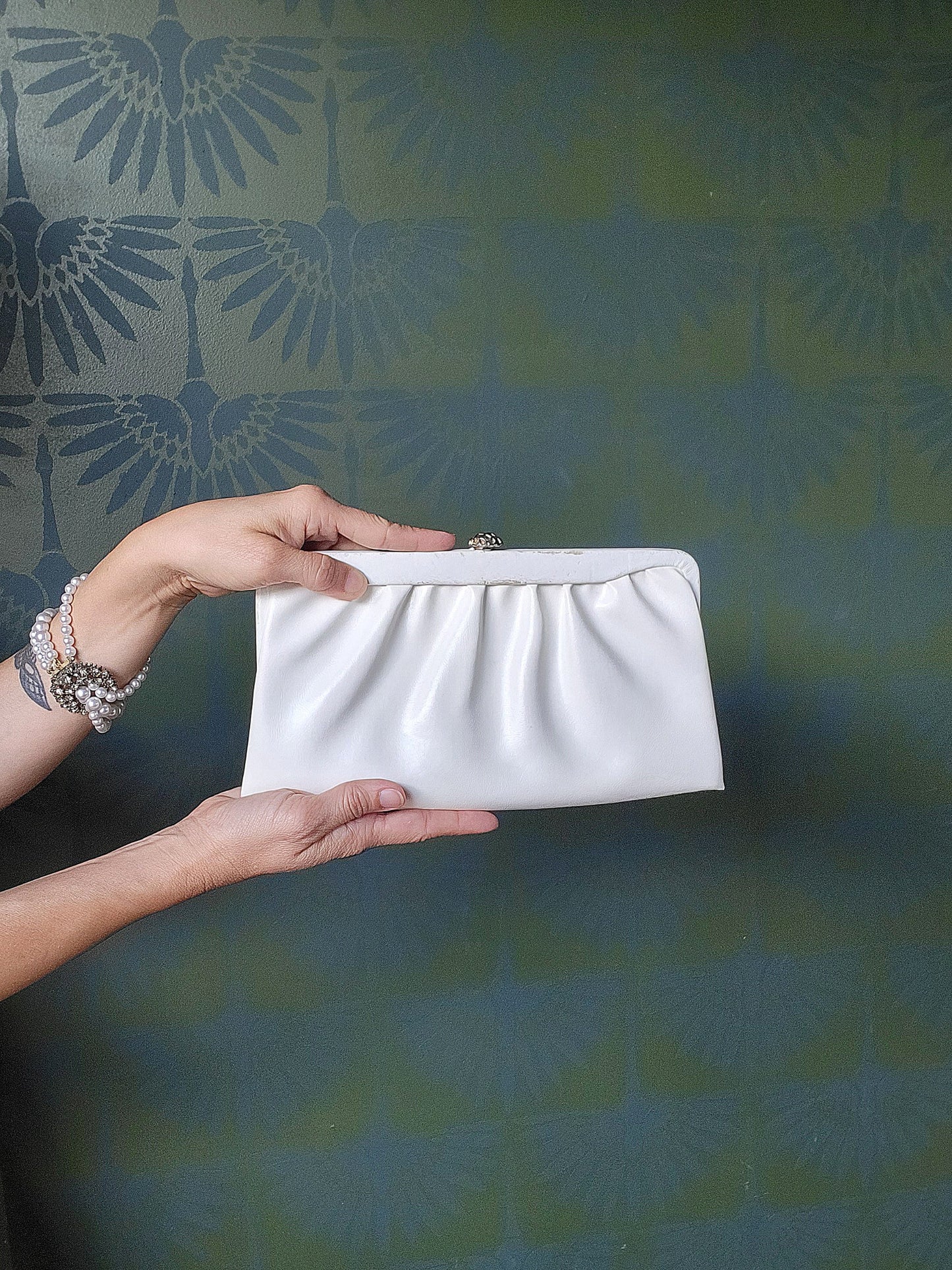 STYLE 2010 - Vintage 1960's White Leather Clutch with Hide-Away Handle