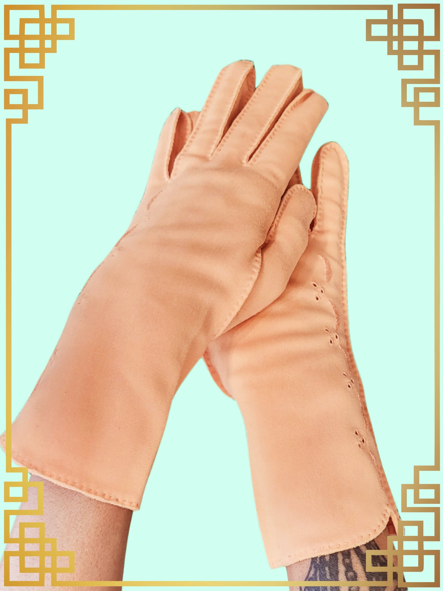 SOLD - Vintage Peach Scalloped Edge Gloves