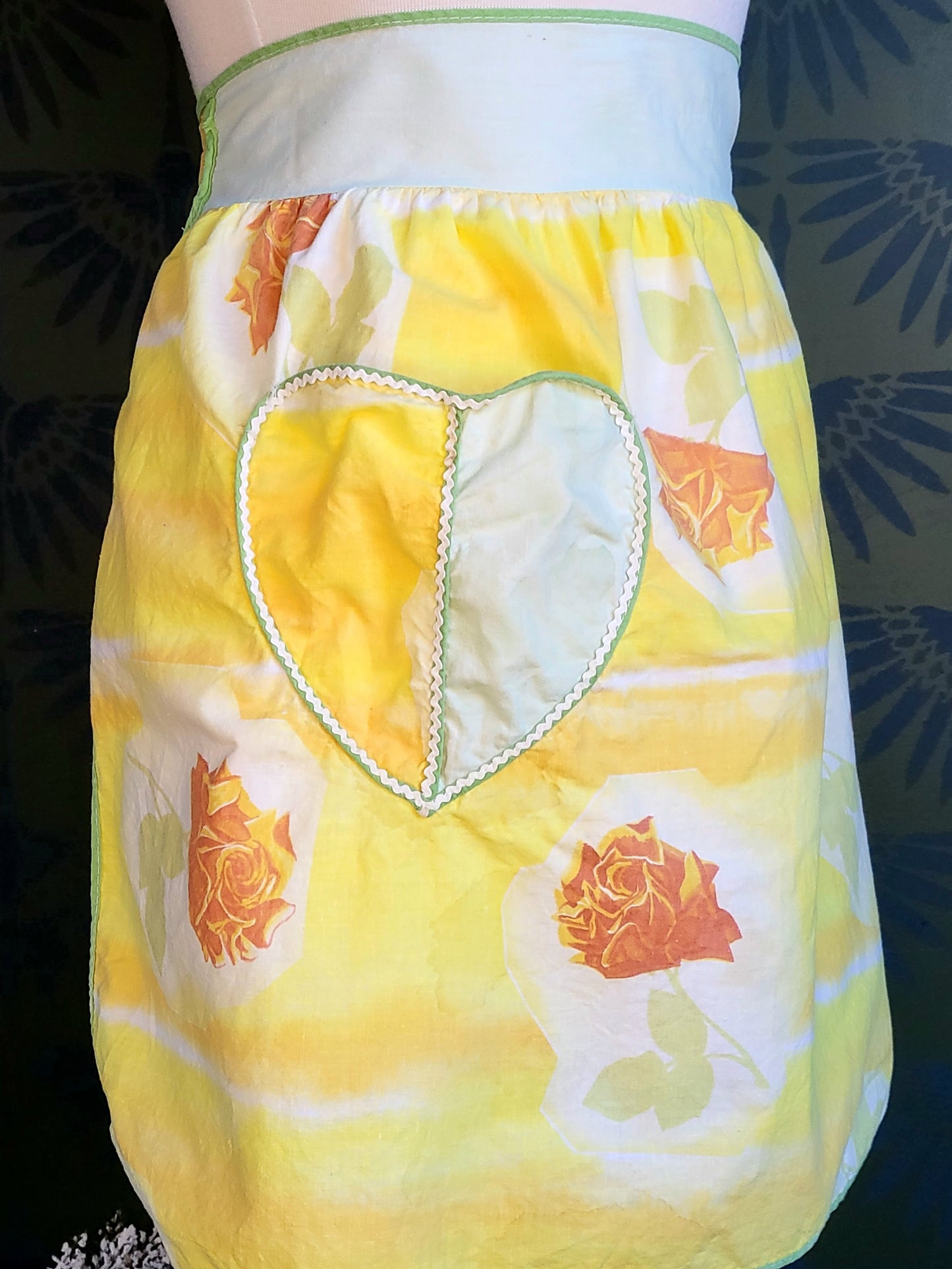 Apron 05 - Vintage Orange Rose Half Apron