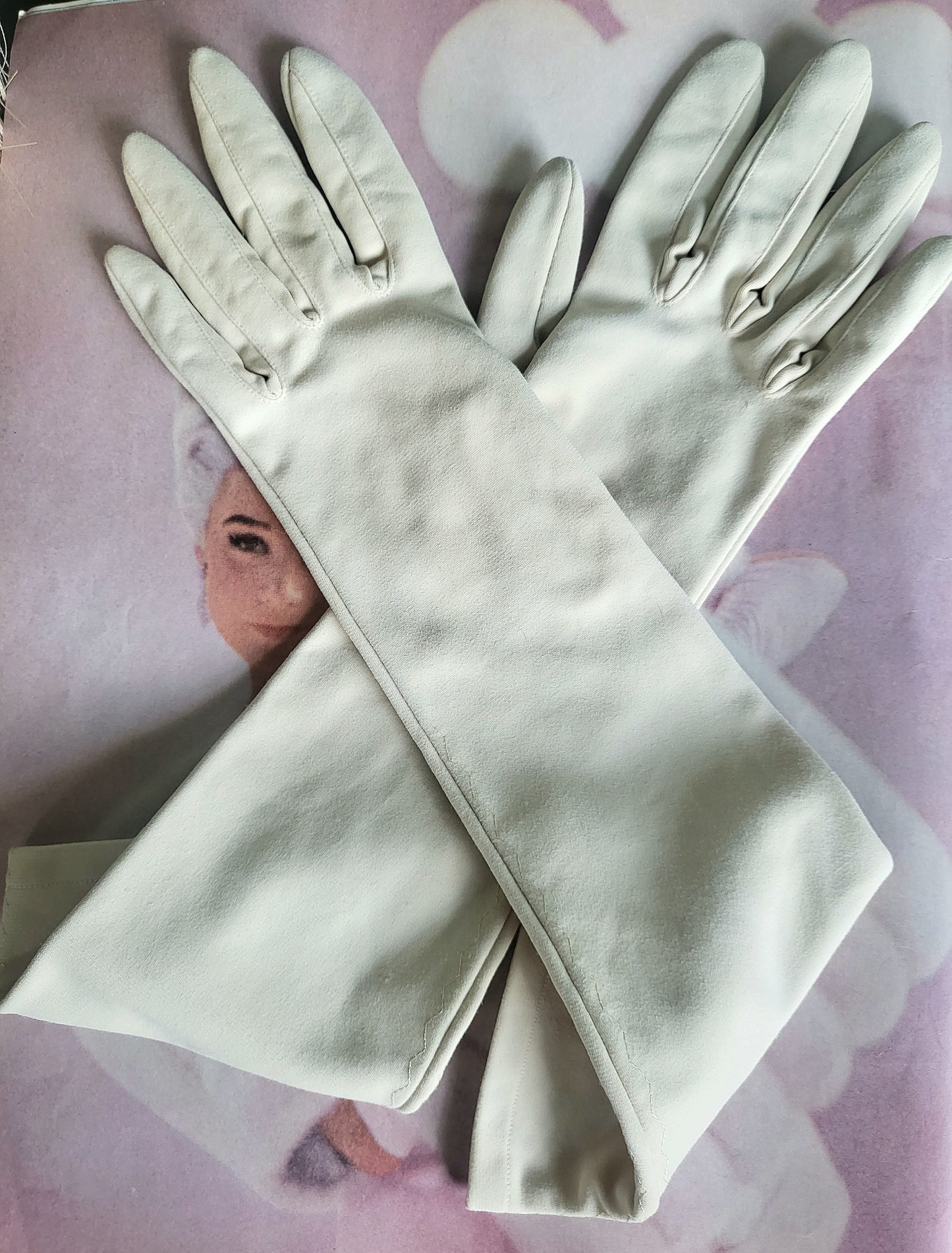 STYLE 3004 - Vintage 1950's-1960's Beige Evening Gloves