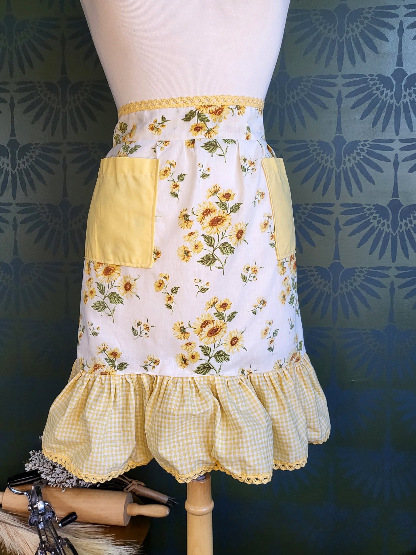 Apron 05Rep - Yellow Sunflower Ruffle Half Apron