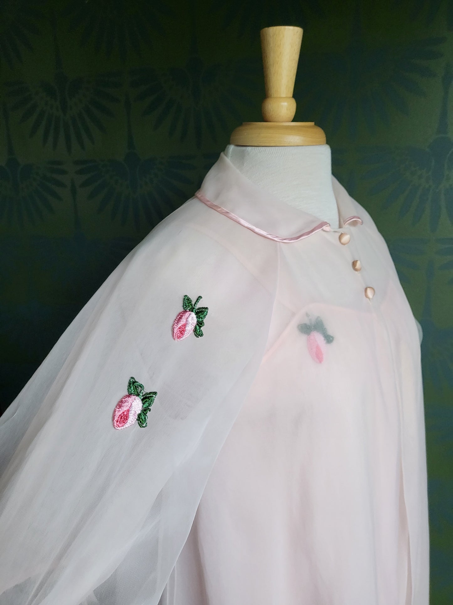 SOLD - Vintage 1950's-1960's Kayser Pink Rosette Peignoir Set