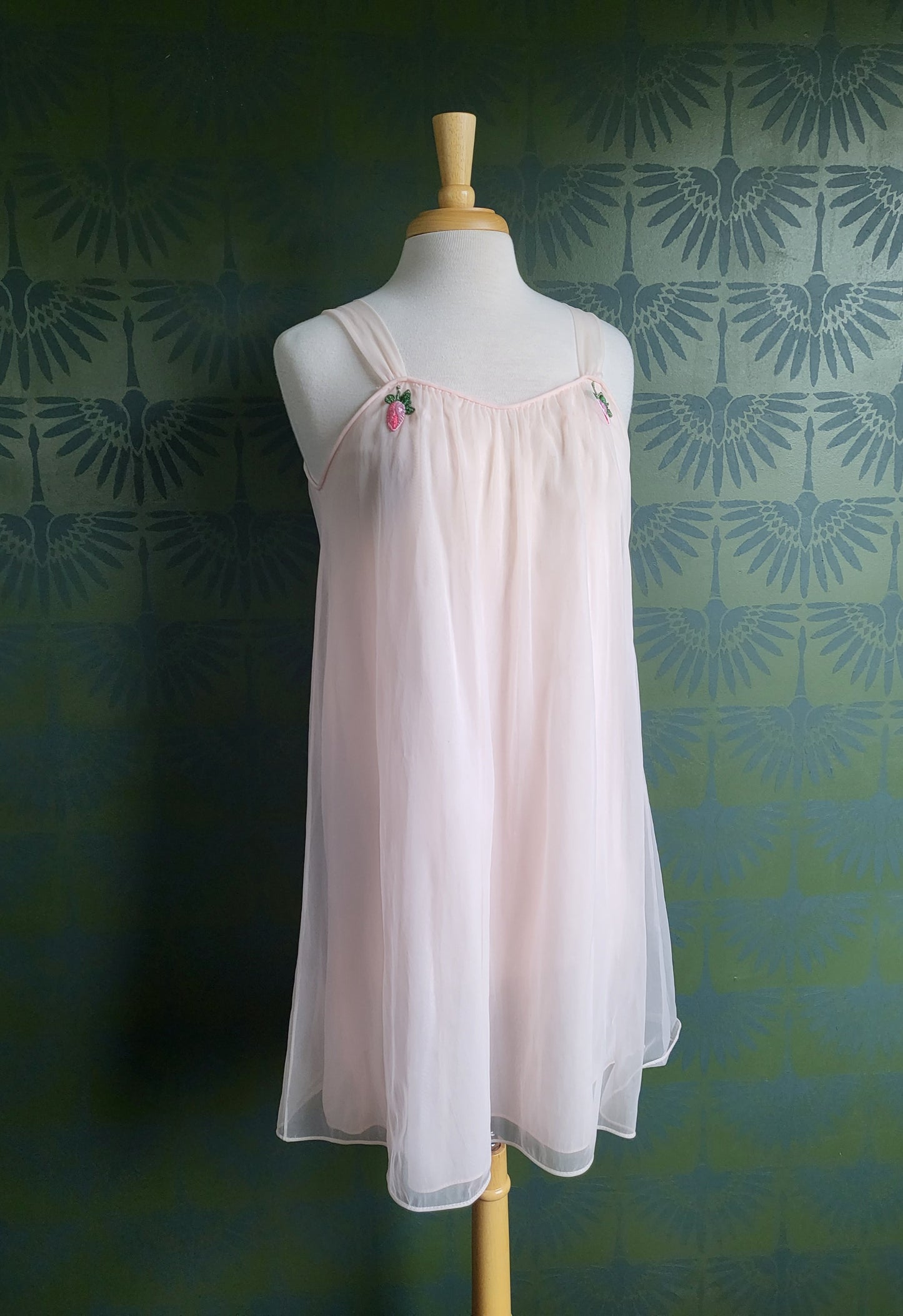 SOLD - Vintage 1950's-1960's Kayser Pink Rosette Peignoir Set