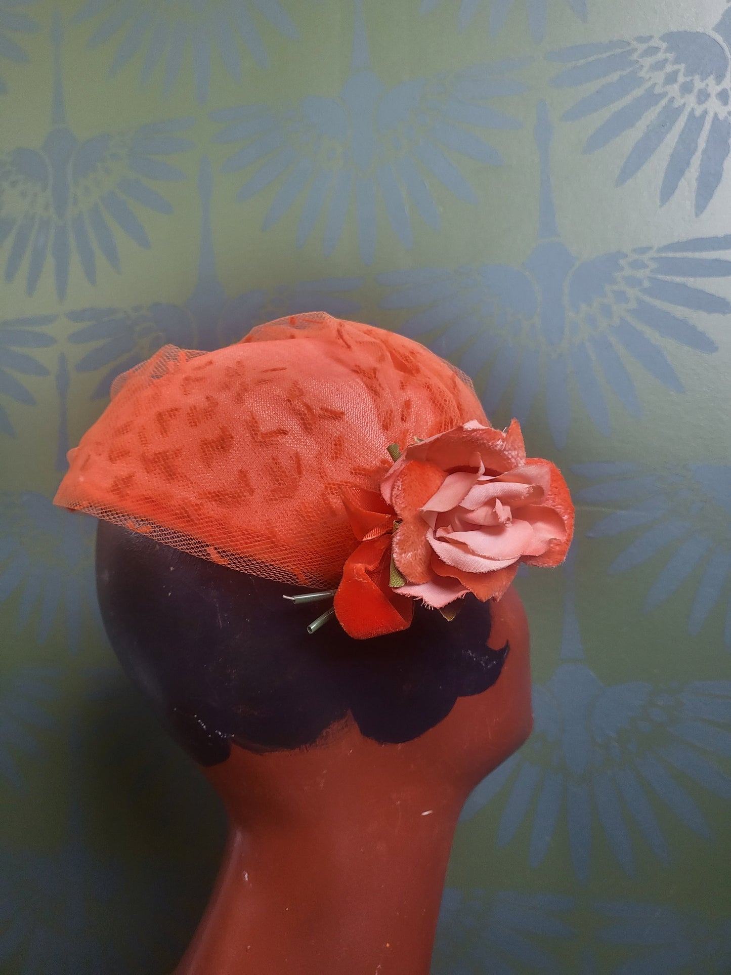 HAT19 - Vintage 1950s-1960s Salmon Half Hat with Dash Netting and Flower Adornment