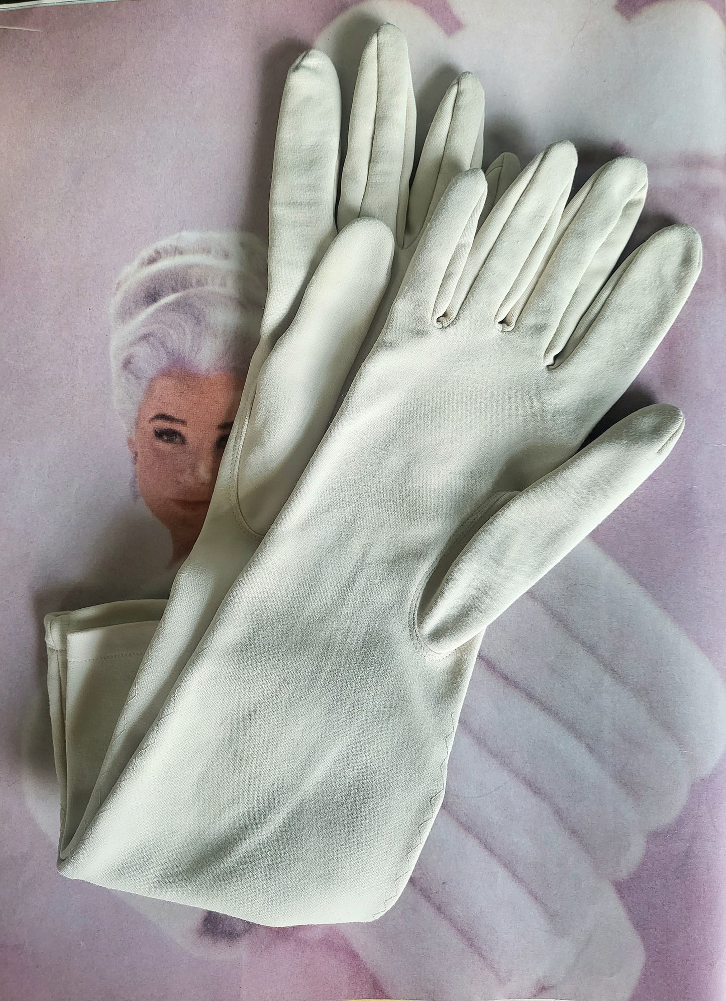 STYLE 3004 - Vintage 1950's-1960's Beige Evening Gloves