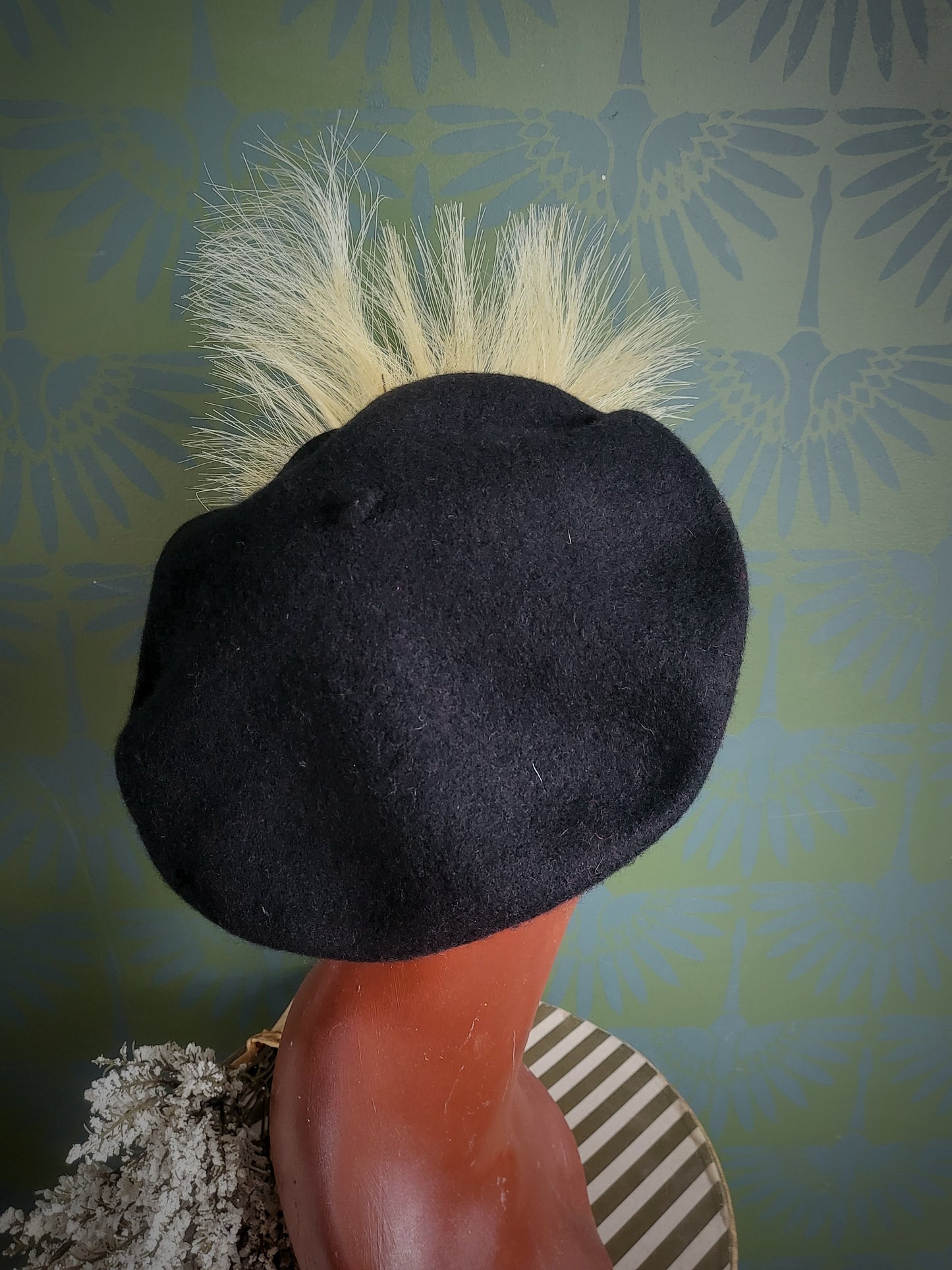 HAT90 - Vintage Style Beret (Black)