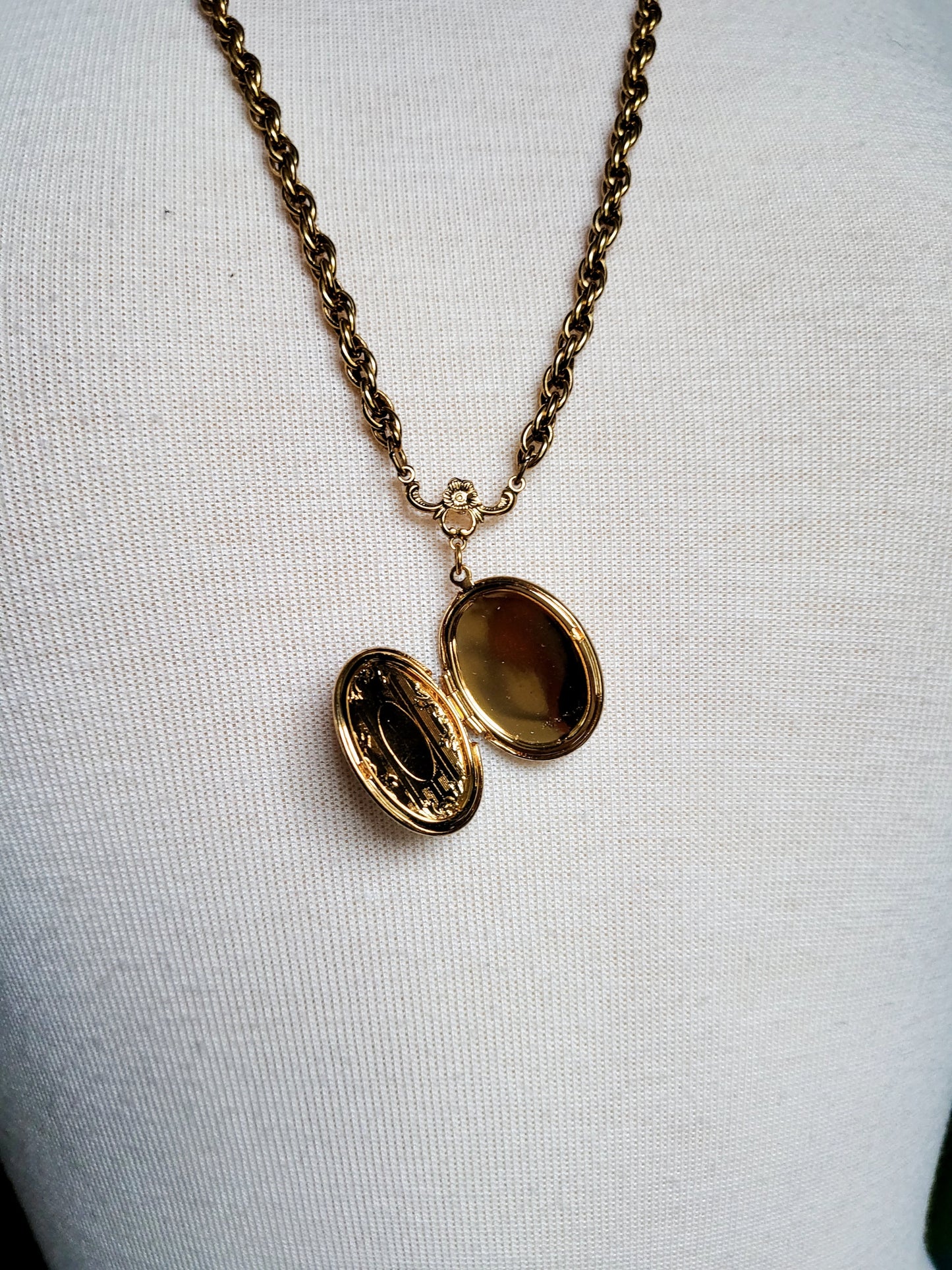 SOLD - Vintage 1988 Brand Fashion Locket